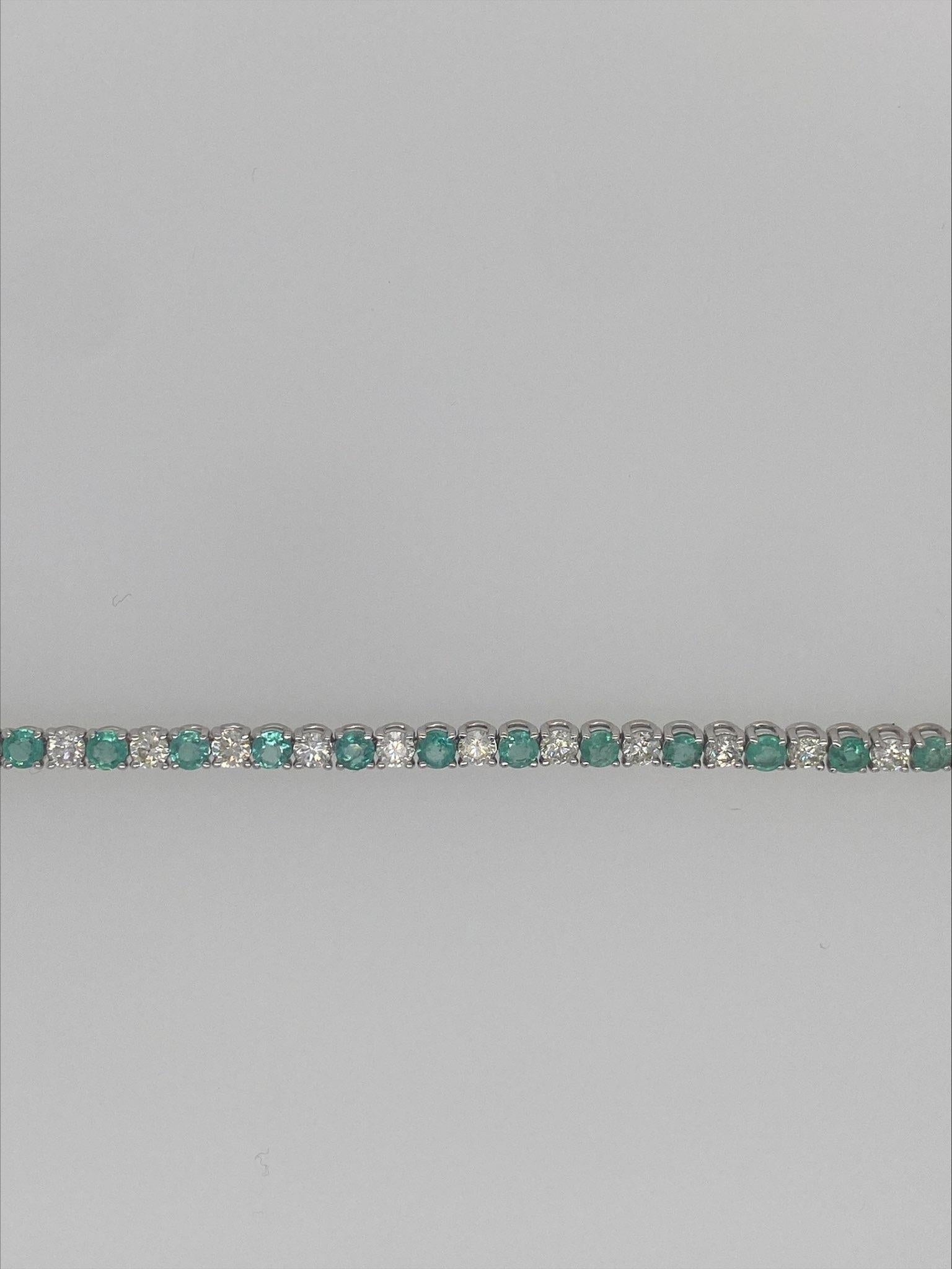 Round Cut 6.90 Carat Diamond and Emerald Bracelet G SI 14k White Gold For Sale