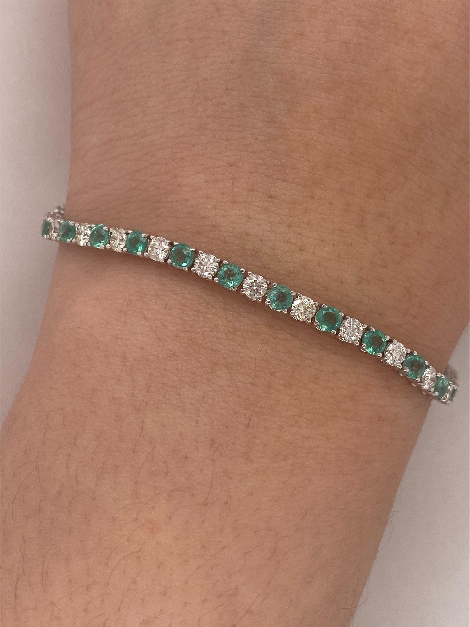 6.90 Carat Diamond and Emerald Bracelet G SI 14k White Gold In New Condition For Sale In New York, NY