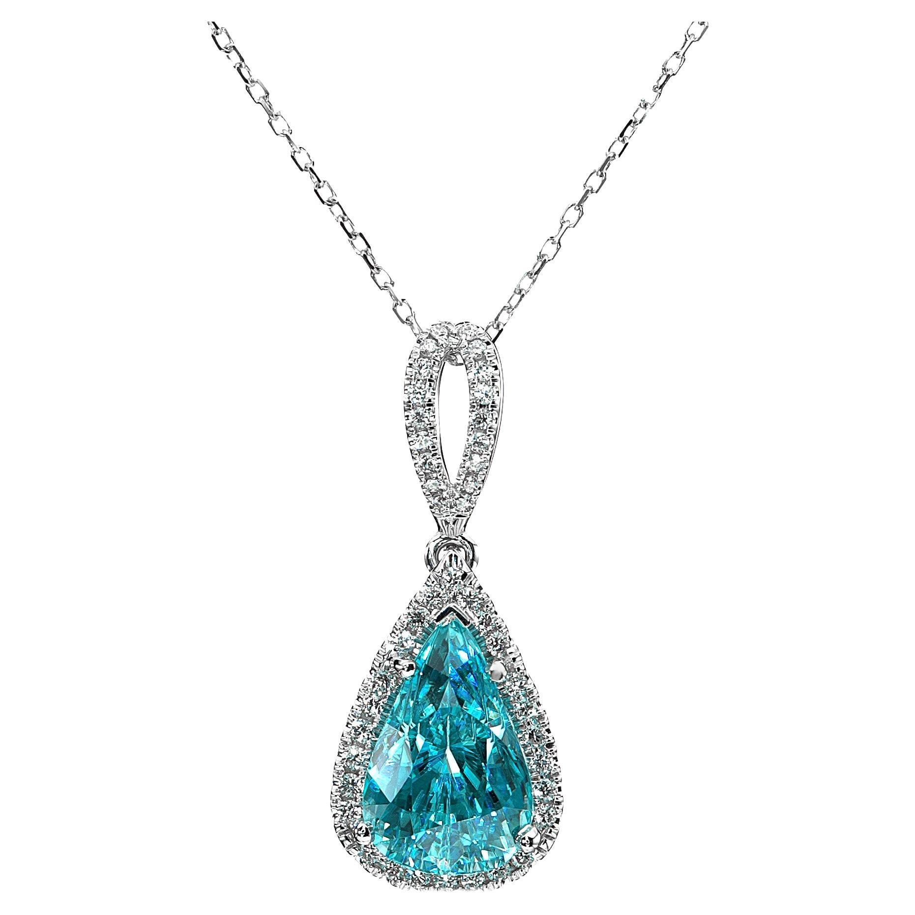 Pendentif en zircon bleu de 6,90 carats, diamants de 0,22 carat et chaîne de 14 carats