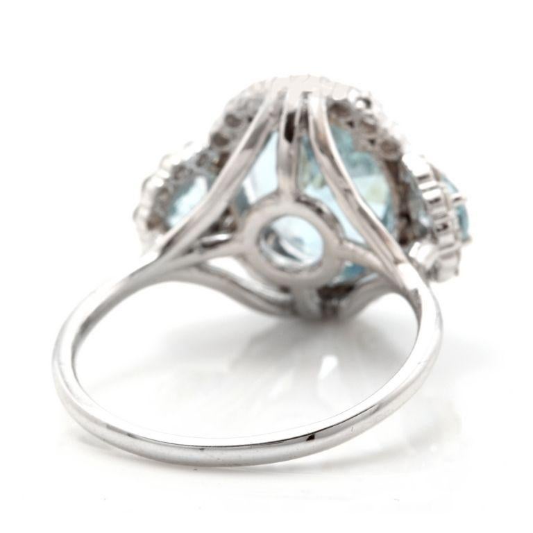 6.90 Carat Exquisite Natural Aquamarine and Diamond 14 Karat Solid Gold Ring In New Condition For Sale In Los Angeles, CA