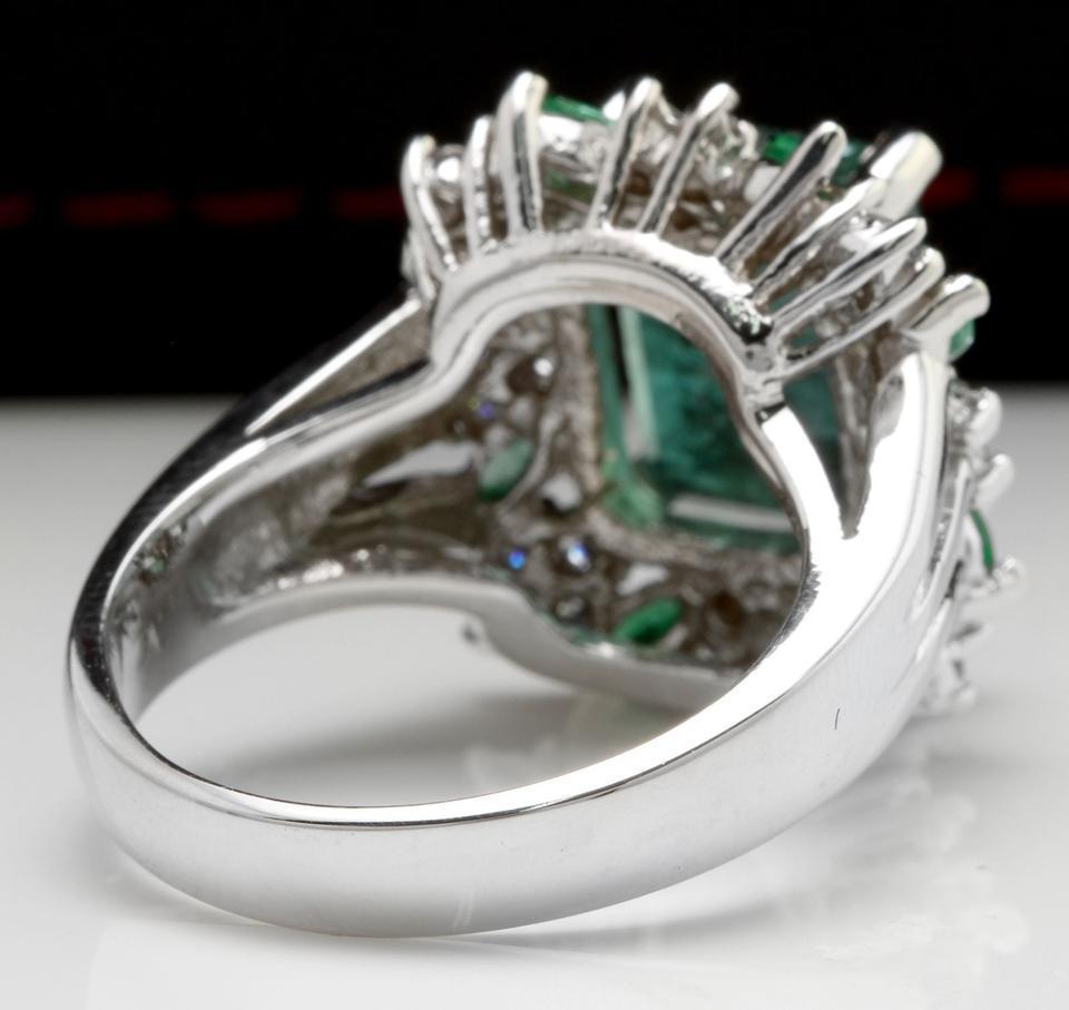 6.90 Carat Natural Emerald and Diamond 14 Karat Solid White Gold Ring In New Condition For Sale In Los Angeles, CA