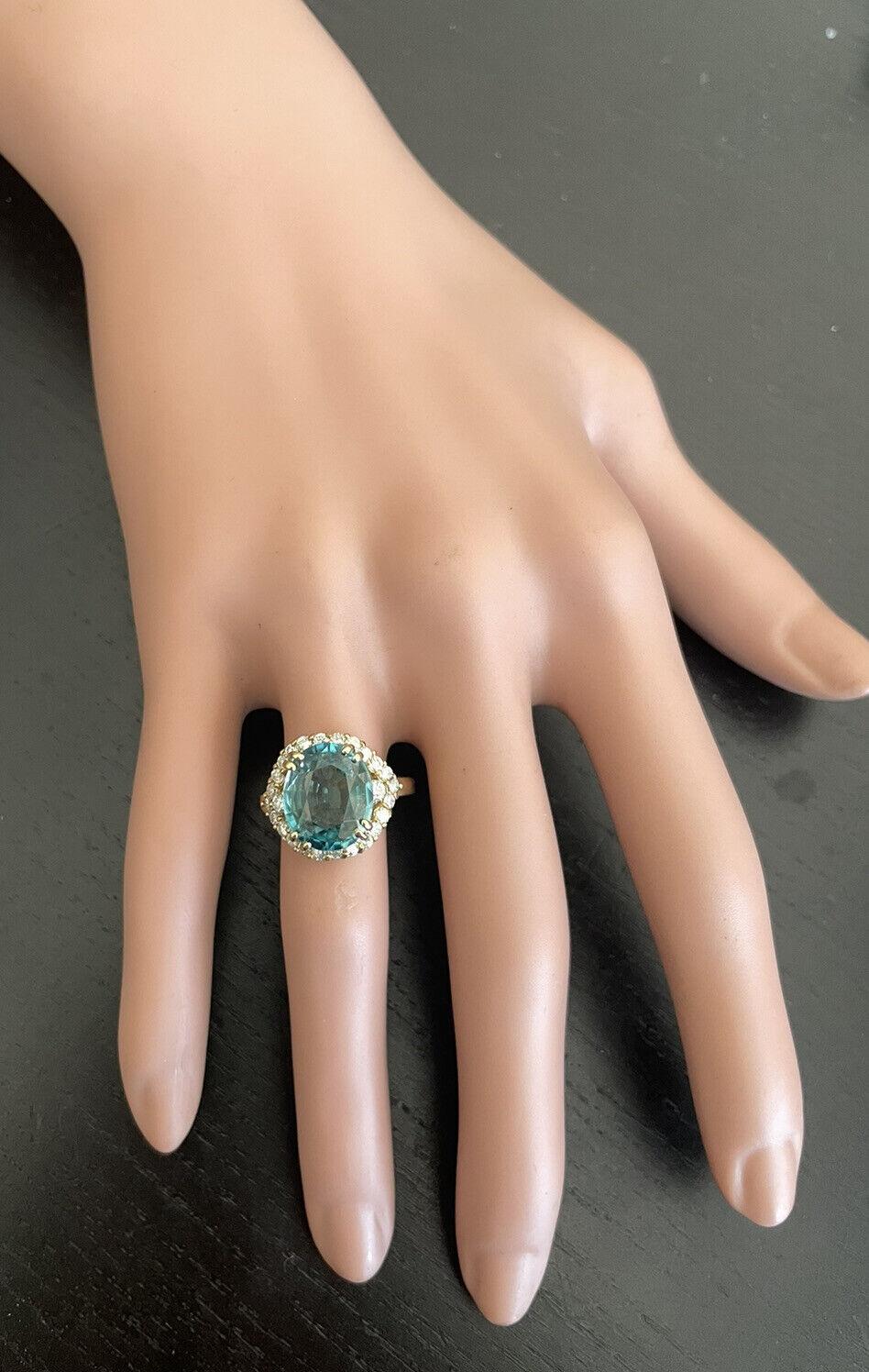 Women's 6.90 Ct Natural Very Nice Looking Blue Zircon and Diamond 14K Yellow Gold Ring For Sale