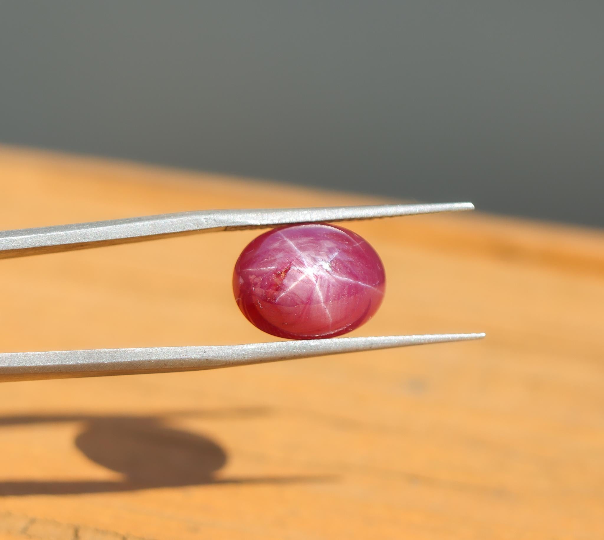 6,91 Karat Star Ruby Loser Edelstein Oval 11,7 x 9,3 mm (Art déco) im Angebot
