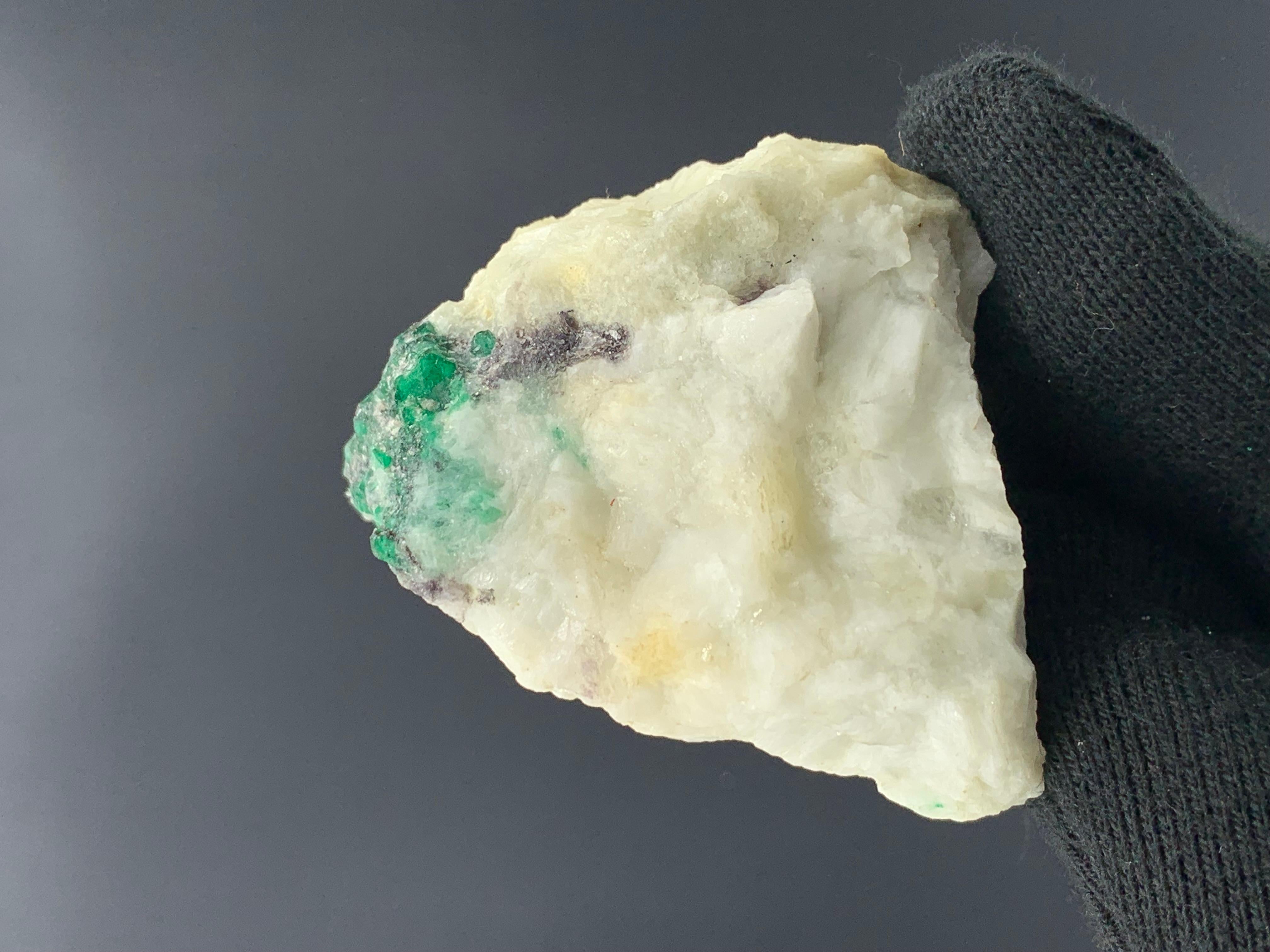 Pakistano 69,19 grammi di un bel campione di smeraldo proveniente dalla Valle dello Swat, Pakistan in vendita