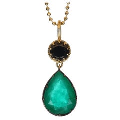 Collier 6,91ct 18K Emeraude colombienne, taille nacre et diamant noir