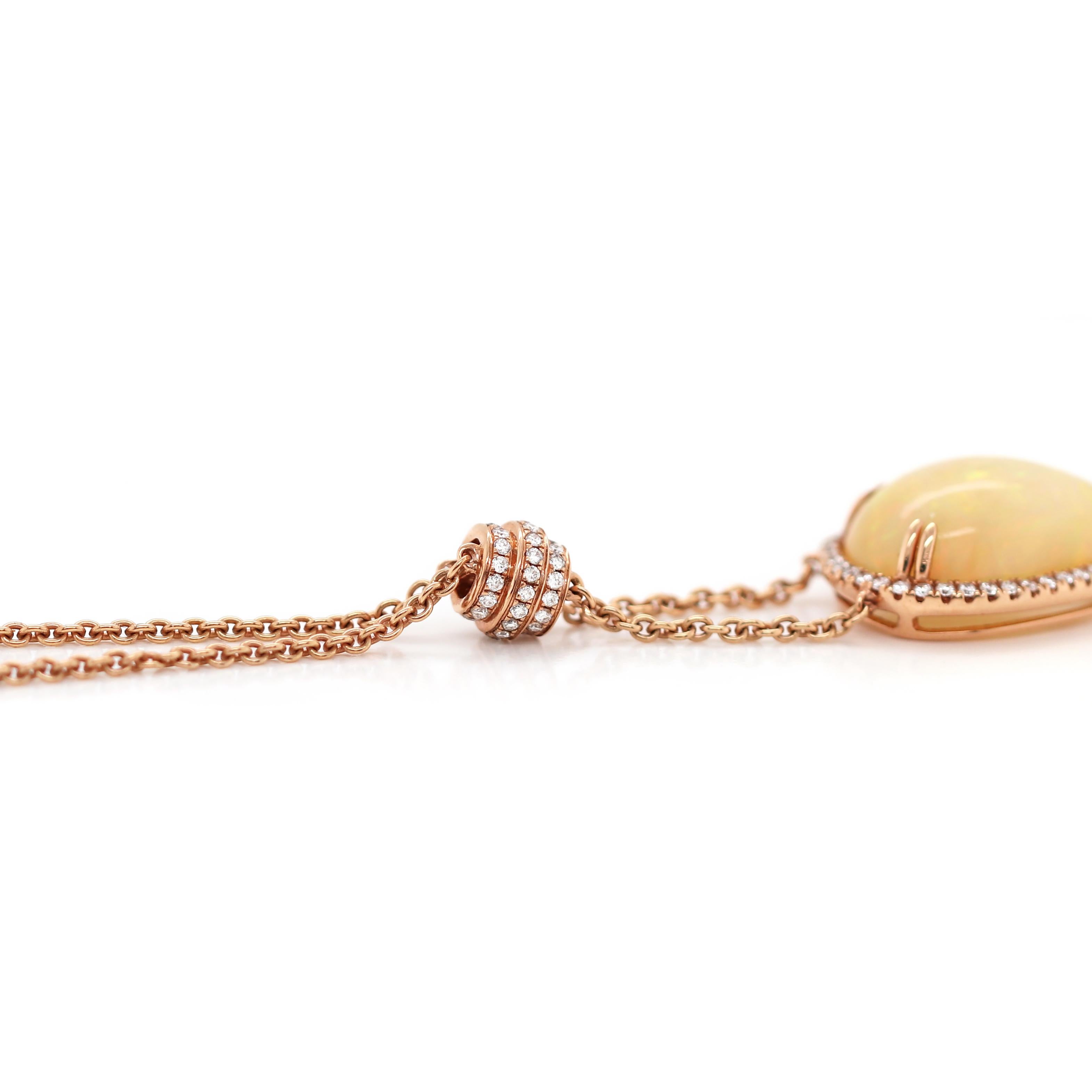 Moderne Collier en or rose 18 carats avec opale cabochon poire de 6,91 carats et grappe de diamants en vente