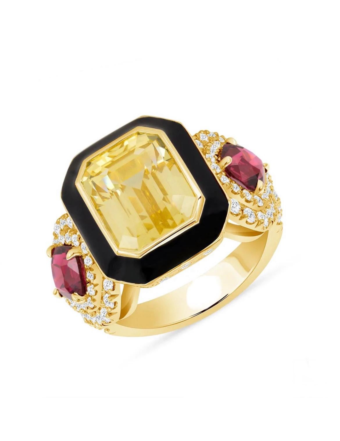 Emerald Cut 6.91ct yellow sapphire and 1.61ct red spinel ring. GIA certified. For Sale