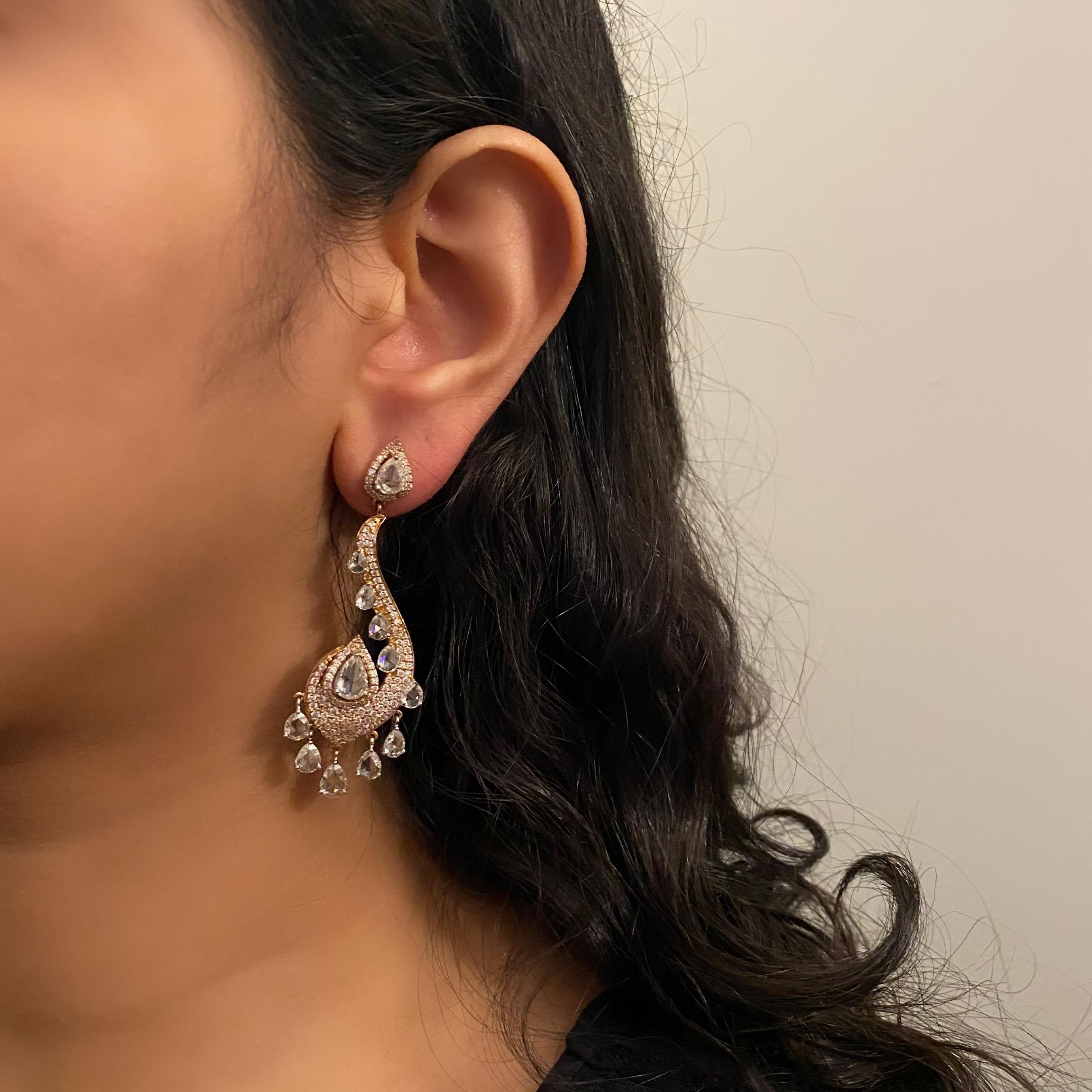 Tropfenohrringe aus 18 Karat Gold mit 6,92 Karat rundem Brillanten und Diamanten im Rosenschliff (Moderne) im Angebot