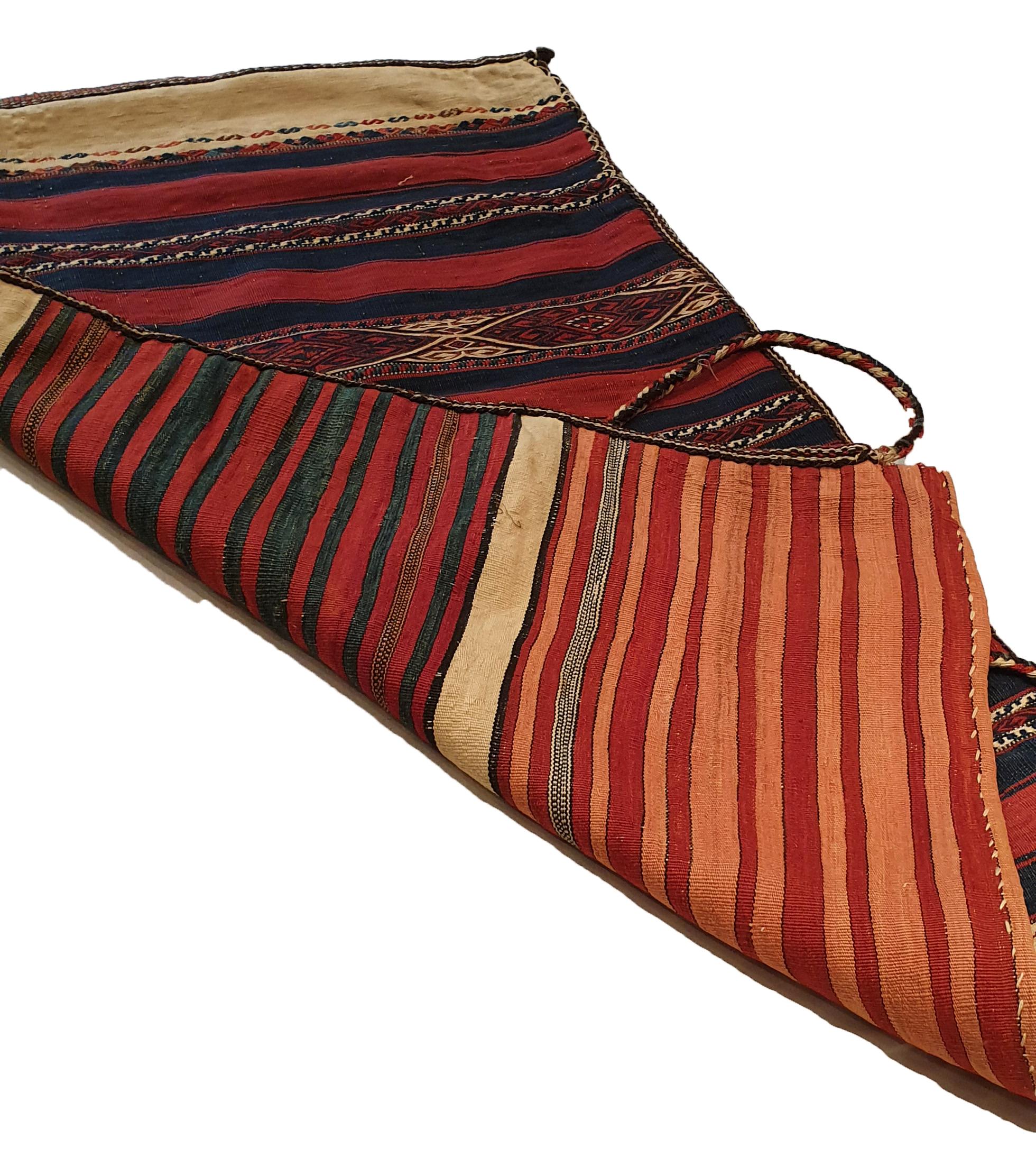 692 - Exceptional 19th Century Caucasian Bag In Excellent Condition For Sale In Paris, FR