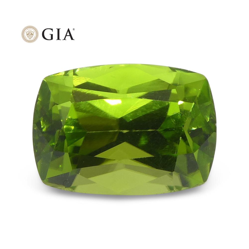 6.92ct Cushion Yellowish Green Peridot GIA Certified In New Condition For Sale In Toronto, Ontario