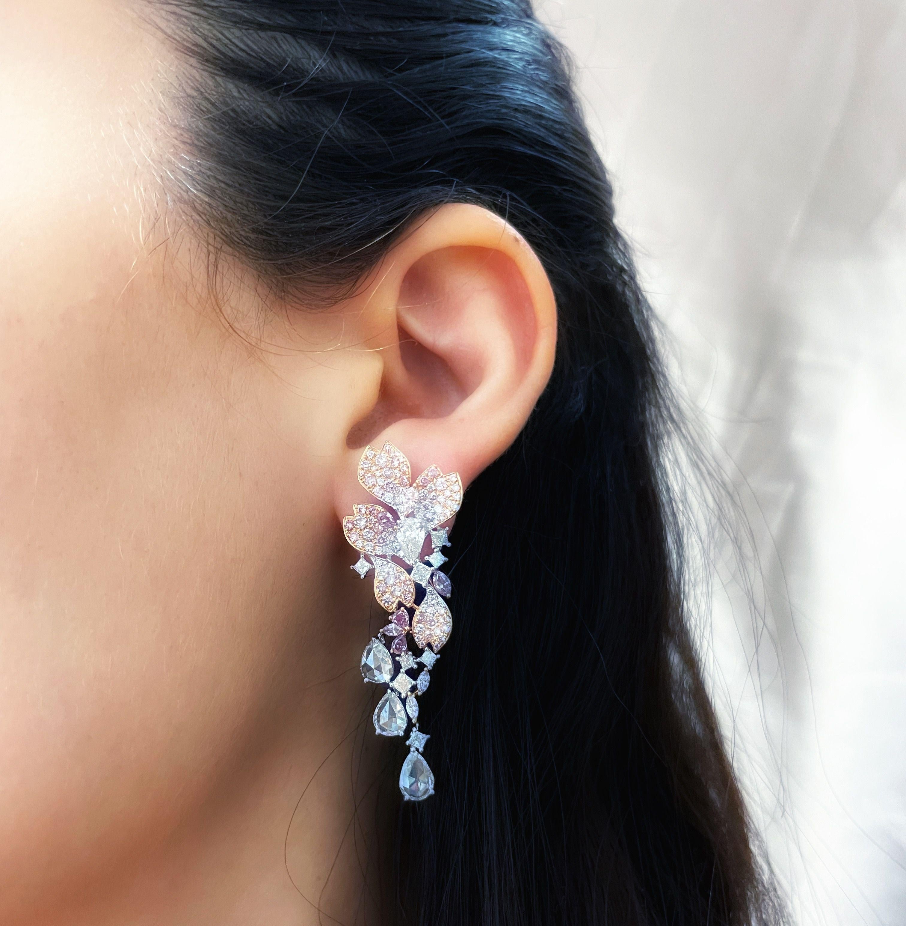 A stunning Victorian matched pair of 6.93 carat mix-shaped pink and white Diamond 18k rose and white Gold chandelier Drop Earrings.
These elegant and unique chandelier drop earrings showcase a beautiful mix of pear-shaped, marquis shaped and round