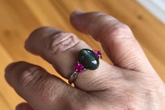 6,93 Ct. Anello di fidanzamento in platino con alessandrite a occhio di gatto e rubino