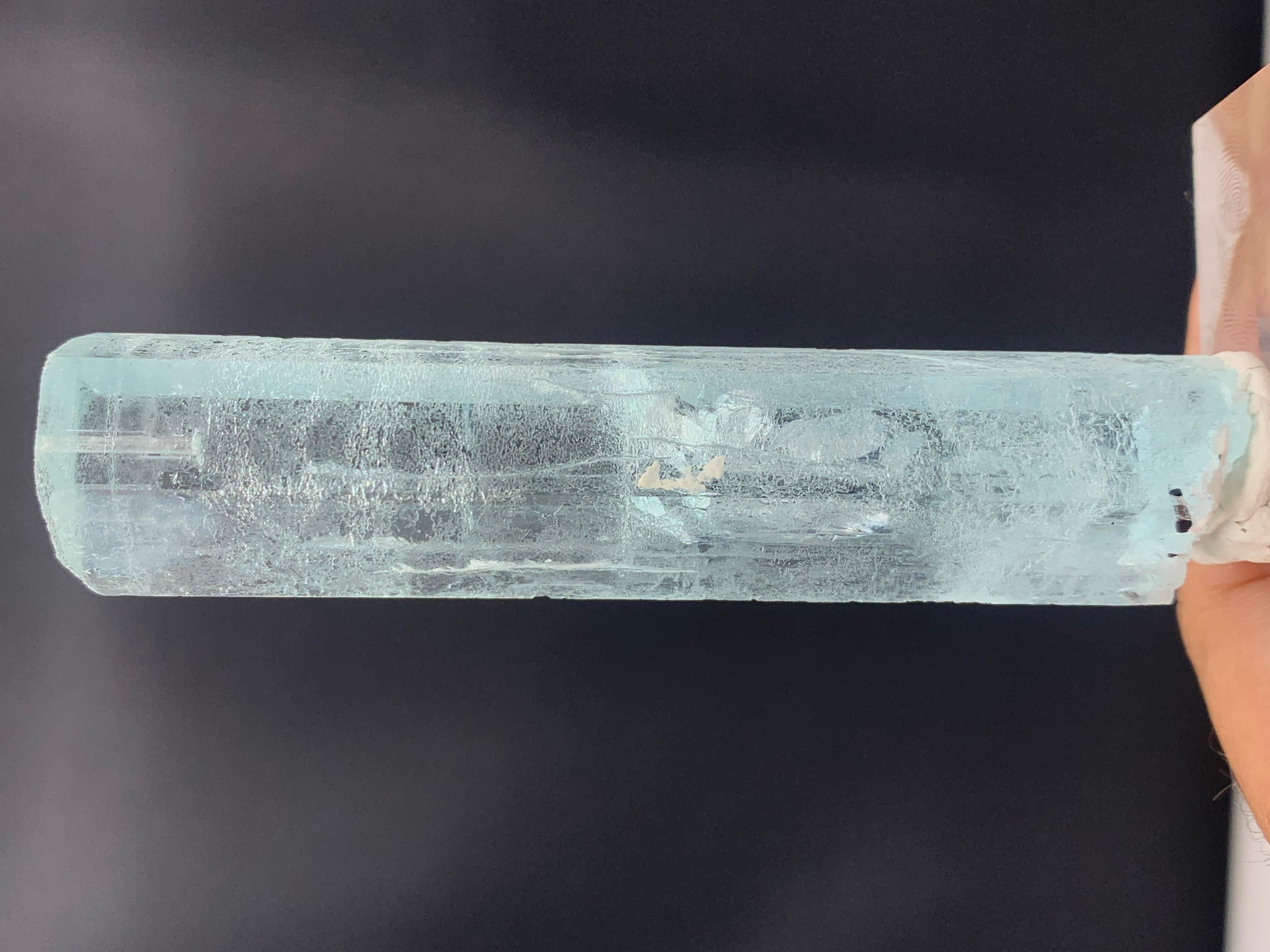 Pakistanais Magnifique cristal d'aigue-marine de 69,32 grammes provenant de la vallée de Nagar Gilgit, Pakistan en vente