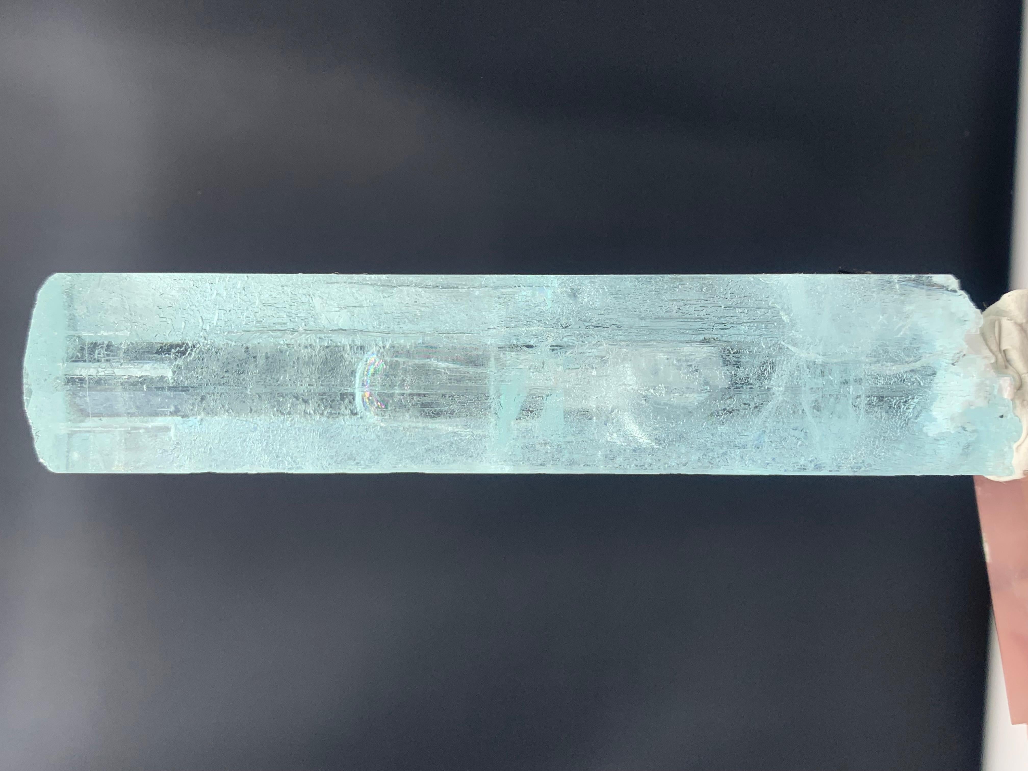Magnifique cristal d'aigue-marine de 69,32 grammes provenant de la vallée de Nagar Gilgit, Pakistan Bon état - En vente à Peshawar, PK