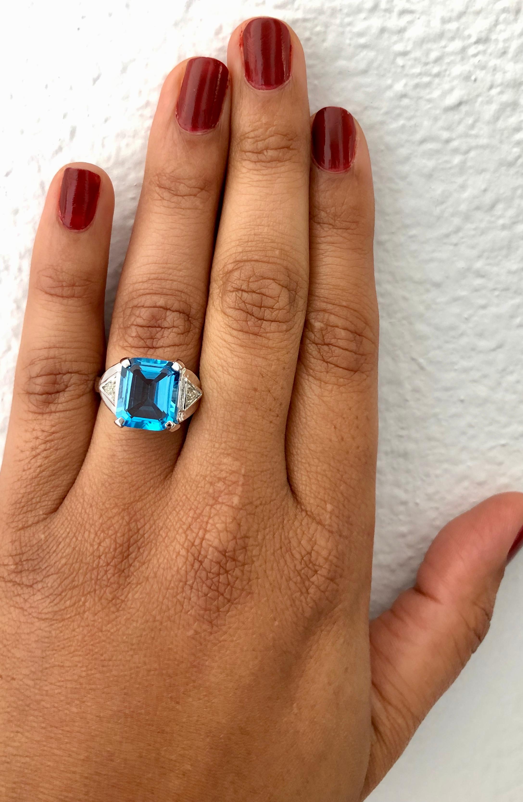 Ring mit 6,94 Karat Blautopas und Diamant aus 14 Karat Weißgold im Zustand „Neu“ im Angebot in Los Angeles, CA