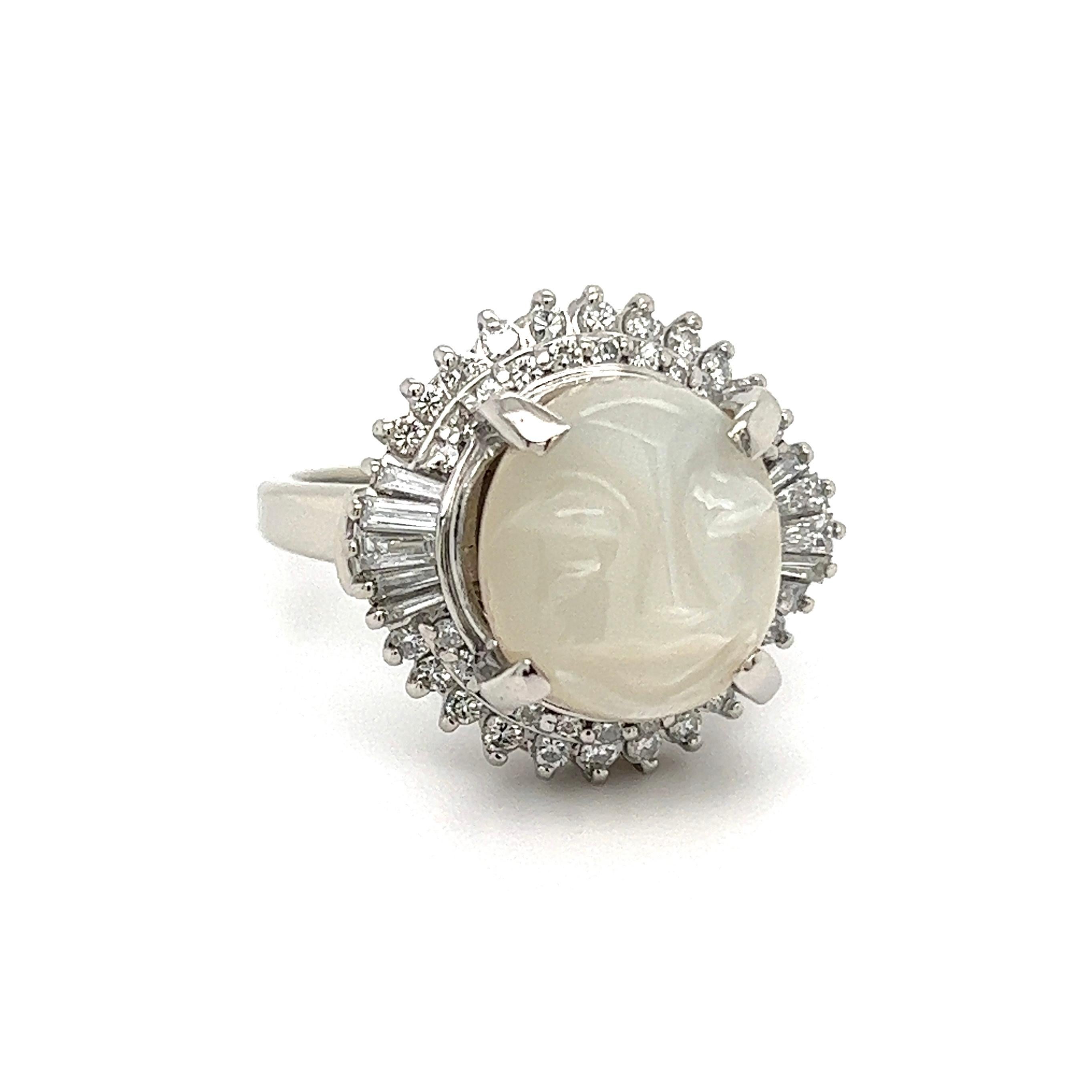 6.94 Carat Carved Moonstone and Diamond Platinum Ring Estate Fine Jewelry In Excellent Condition For Sale In Montreal, QC