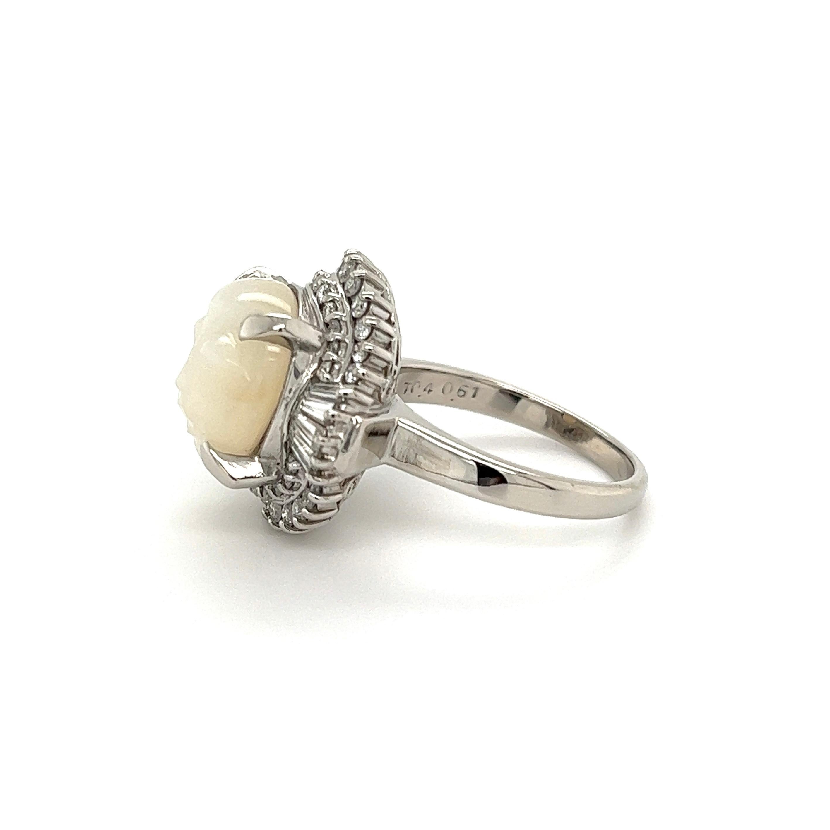 6.94 Carat Carved Moonstone and Diamond Platinum Ring Estate Fine Jewelry In Excellent Condition For Sale In Montreal, QC