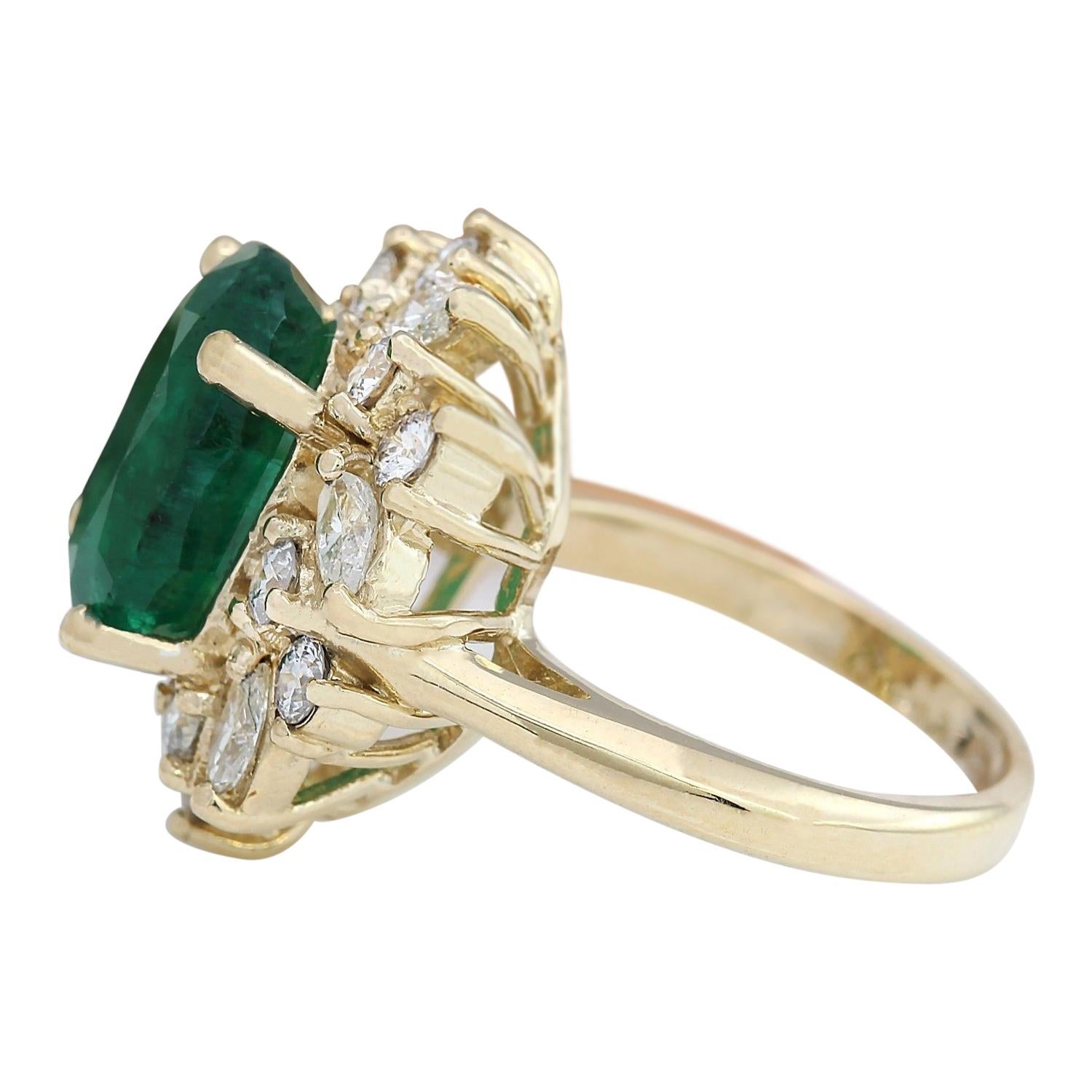 Modern Dazzling Natural Emerald Diamond Ring In 14 Karat Solid Yellow Gold  For Sale