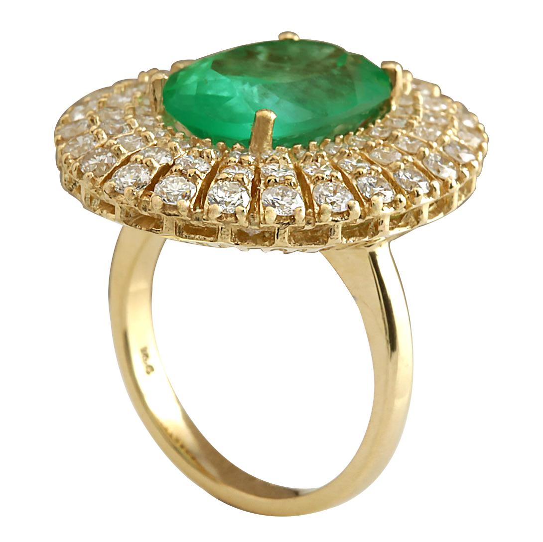Modern Exquisite Emerald Diamond Ring In 14 Karat Yellow Gold  For Sale