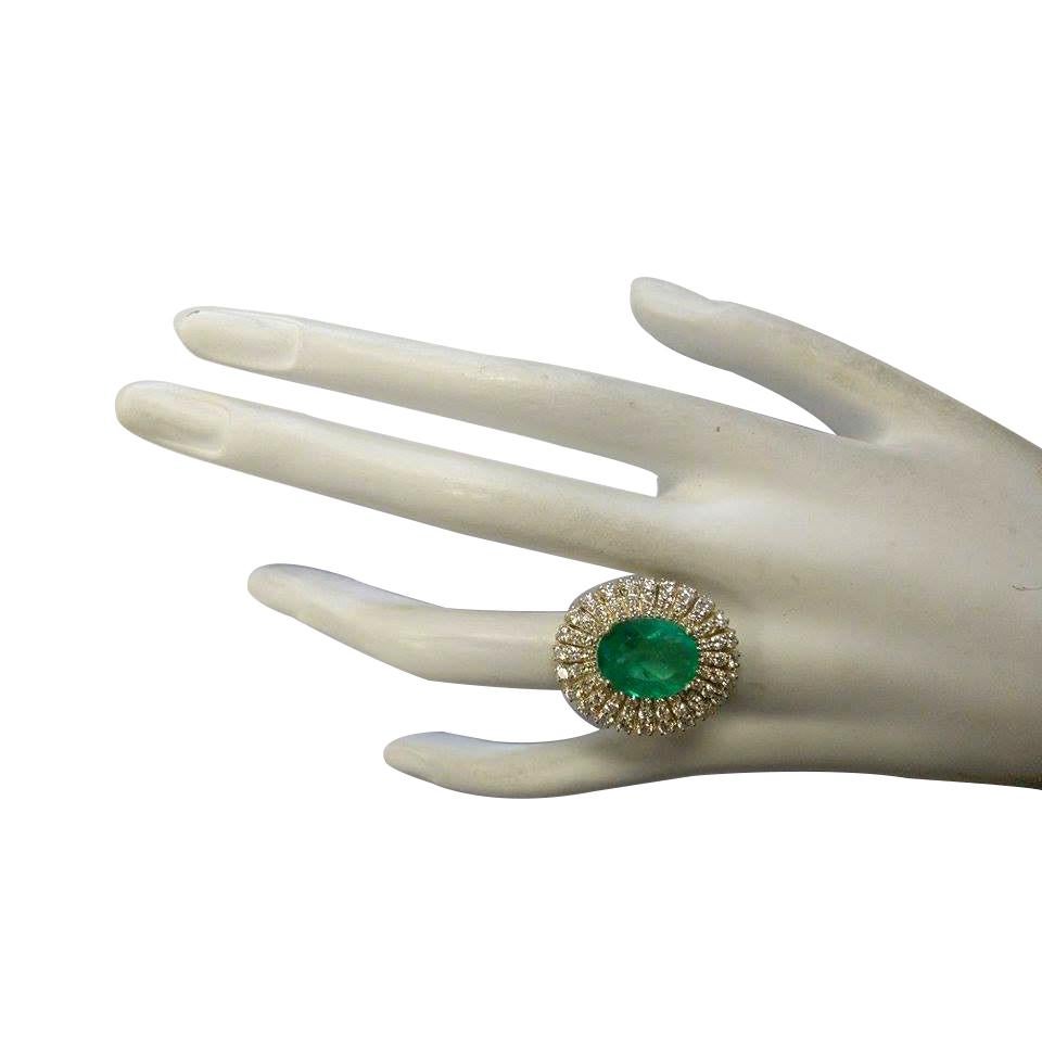 Oval Cut Exquisite Emerald Diamond Ring In 14 Karat Yellow Gold  For Sale