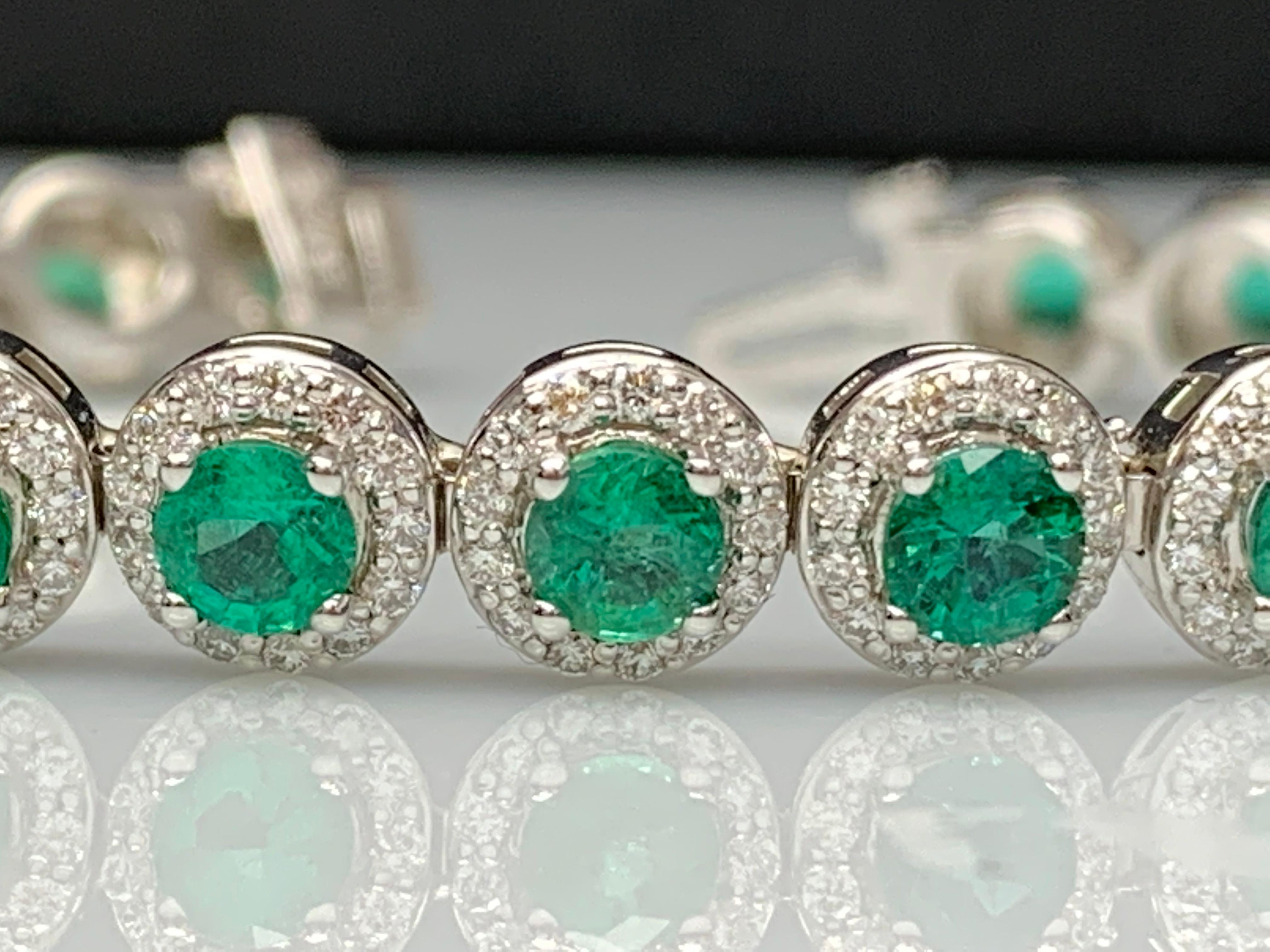 6.94 Carat Emerald and Diamond Halo Tennis Bracelet in 14k White Gold In New Condition For Sale In NEW YORK, NY