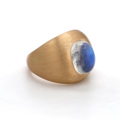 6.94 Carat Oval Cabochon Moonstone 18 Karat Yellow Gold Fashion Ring