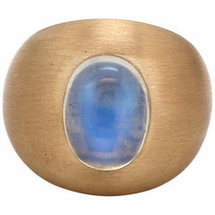 6.94 Carat Oval Cabochon Moonstone 18 Karat Yellow Gold Fashion Ring