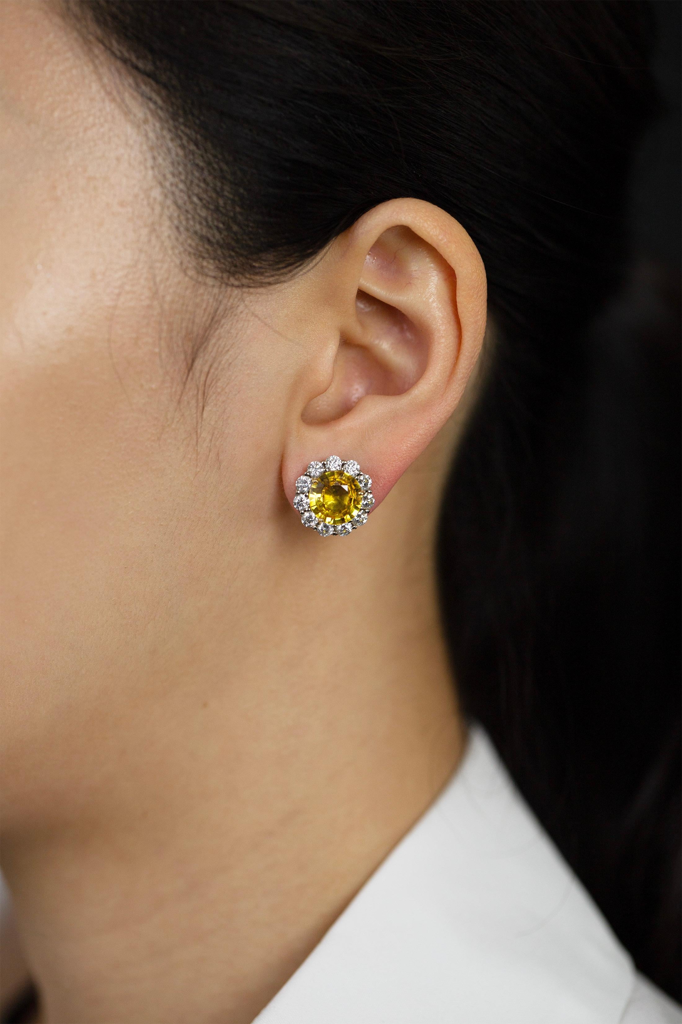Taille ronde Boucles d'oreilles halo en saphir jaune et diamant de 6,94 carats au total, taille ronde en vente