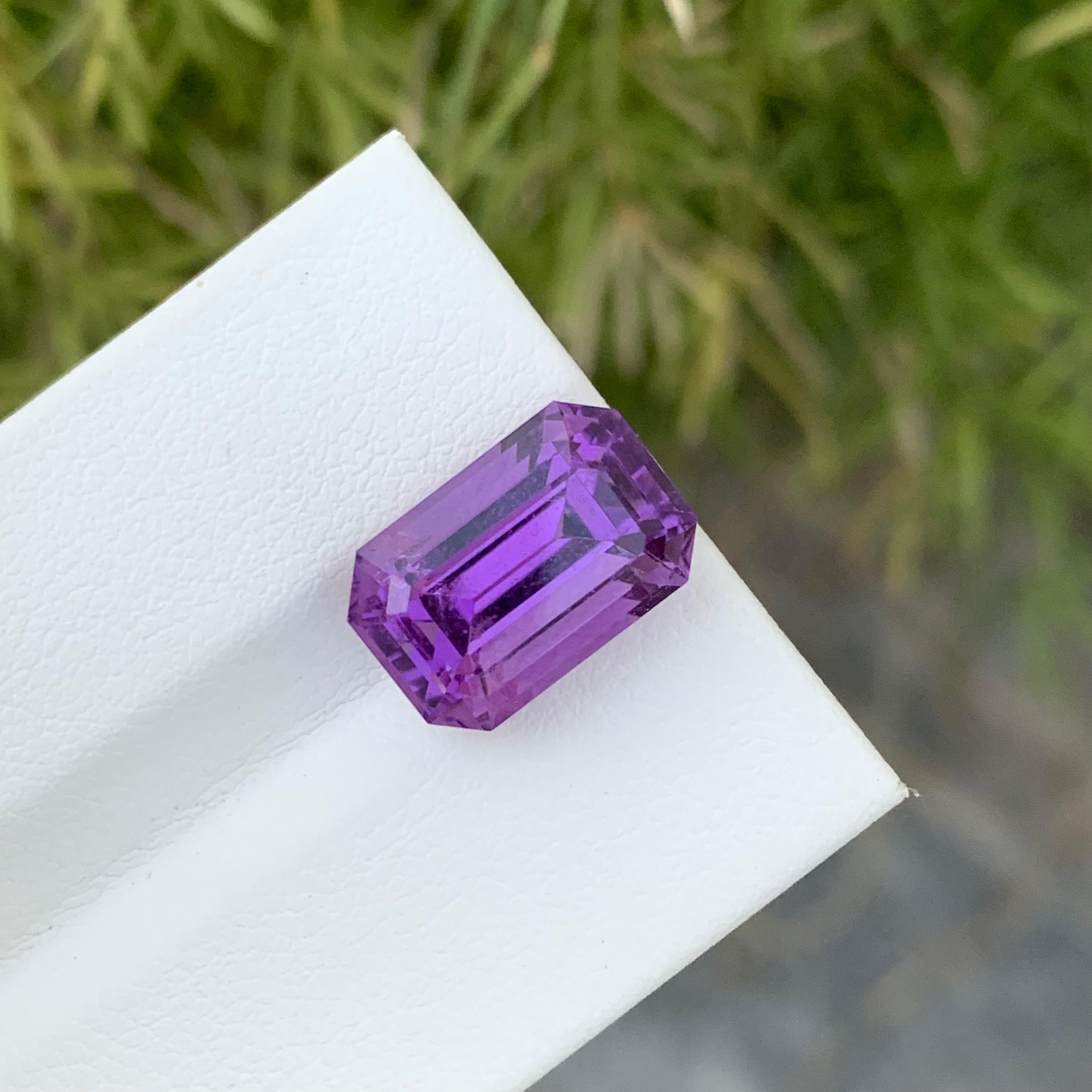 Gema suelta de amatista natural de 6.95 quilates en forma de esmeralda para joyería en Nuevo estado para la venta en Peshawar, PK