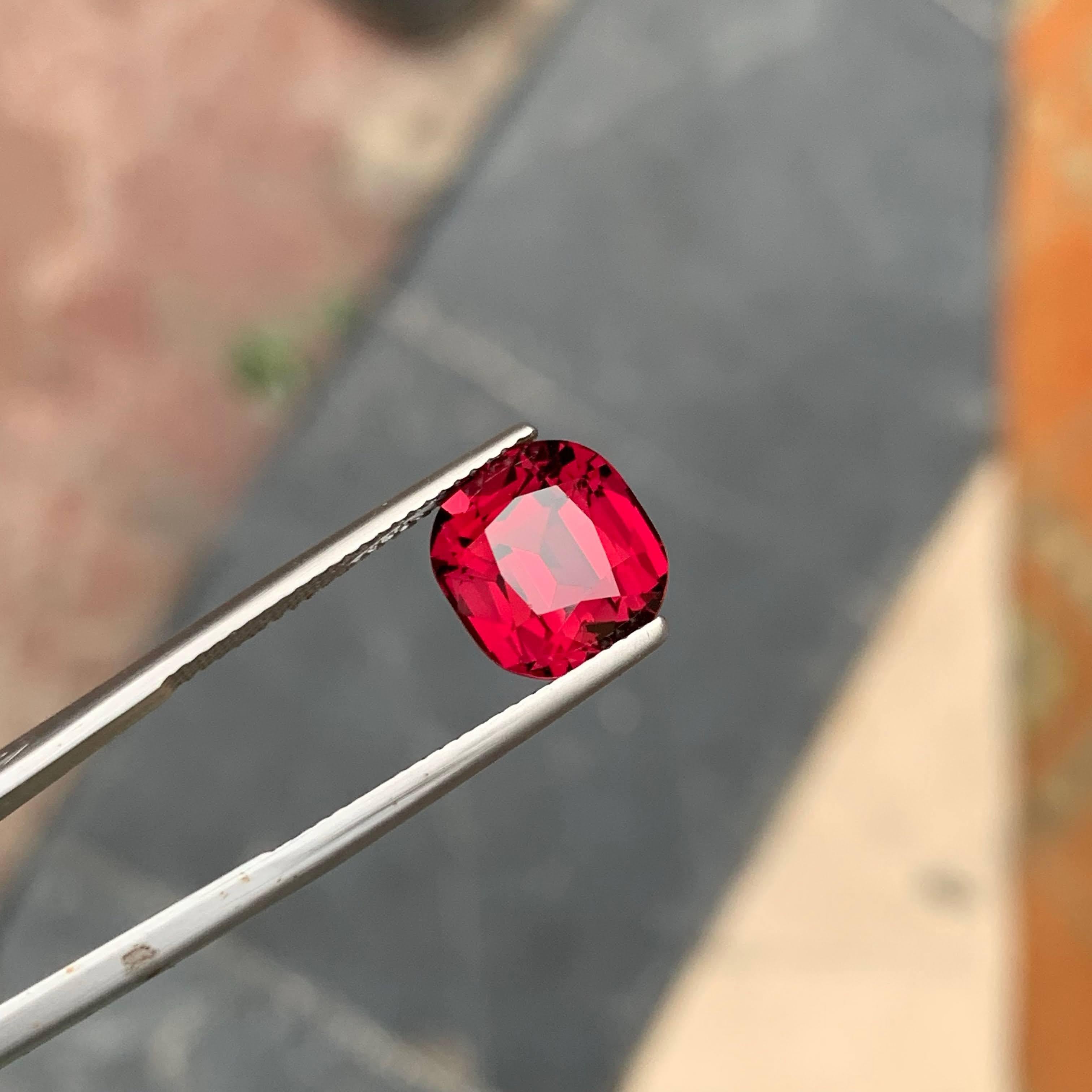 6,95 Karat natürlicher loser rötlich-rosa Granat Cushion Precision Cut tansanischer Edelstein (Kissenschliff) im Angebot