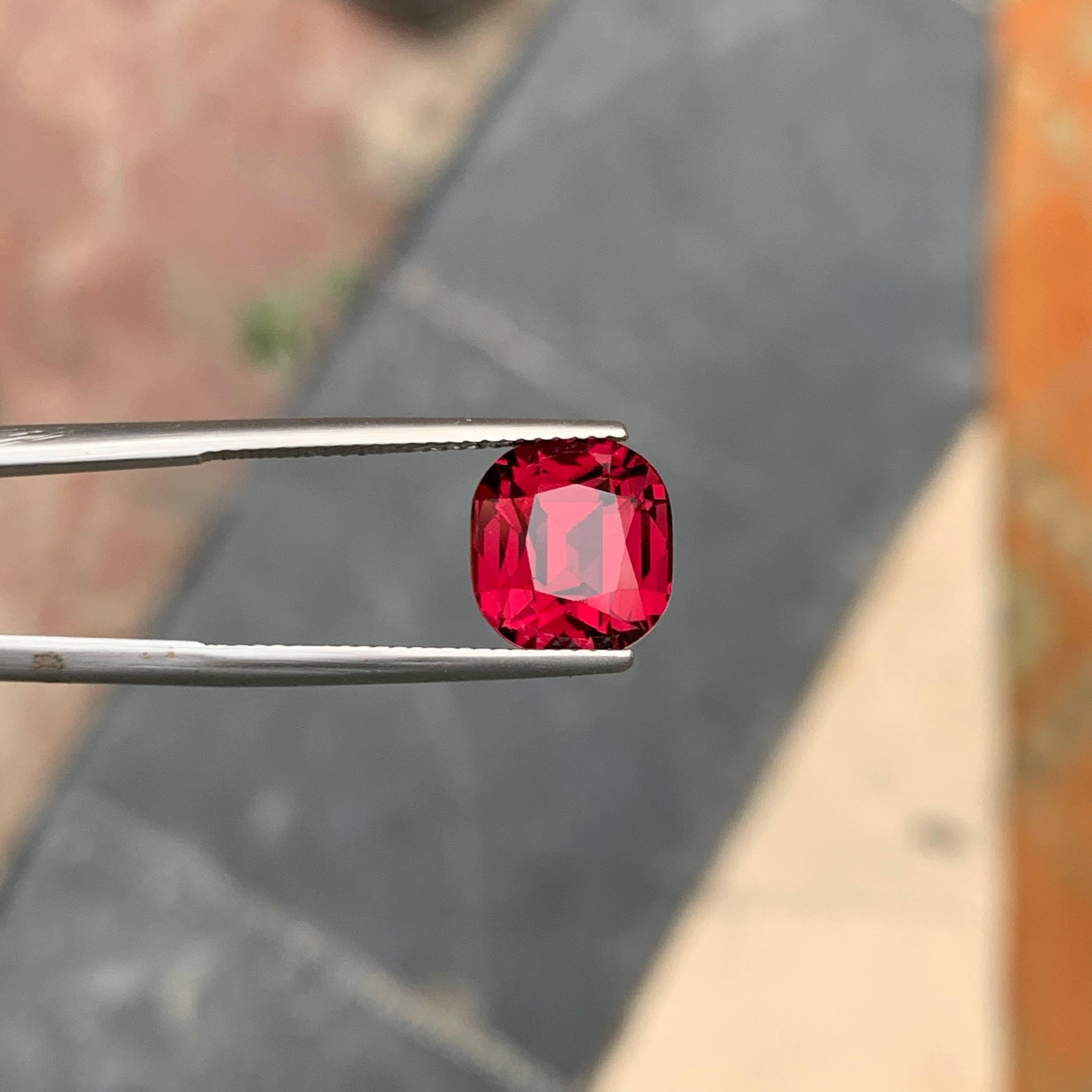 6,95 Karat natürlicher loser rötlich-rosa Granat Cushion Precision Cut tansanischer Edelstein für Damen oder Herren im Angebot