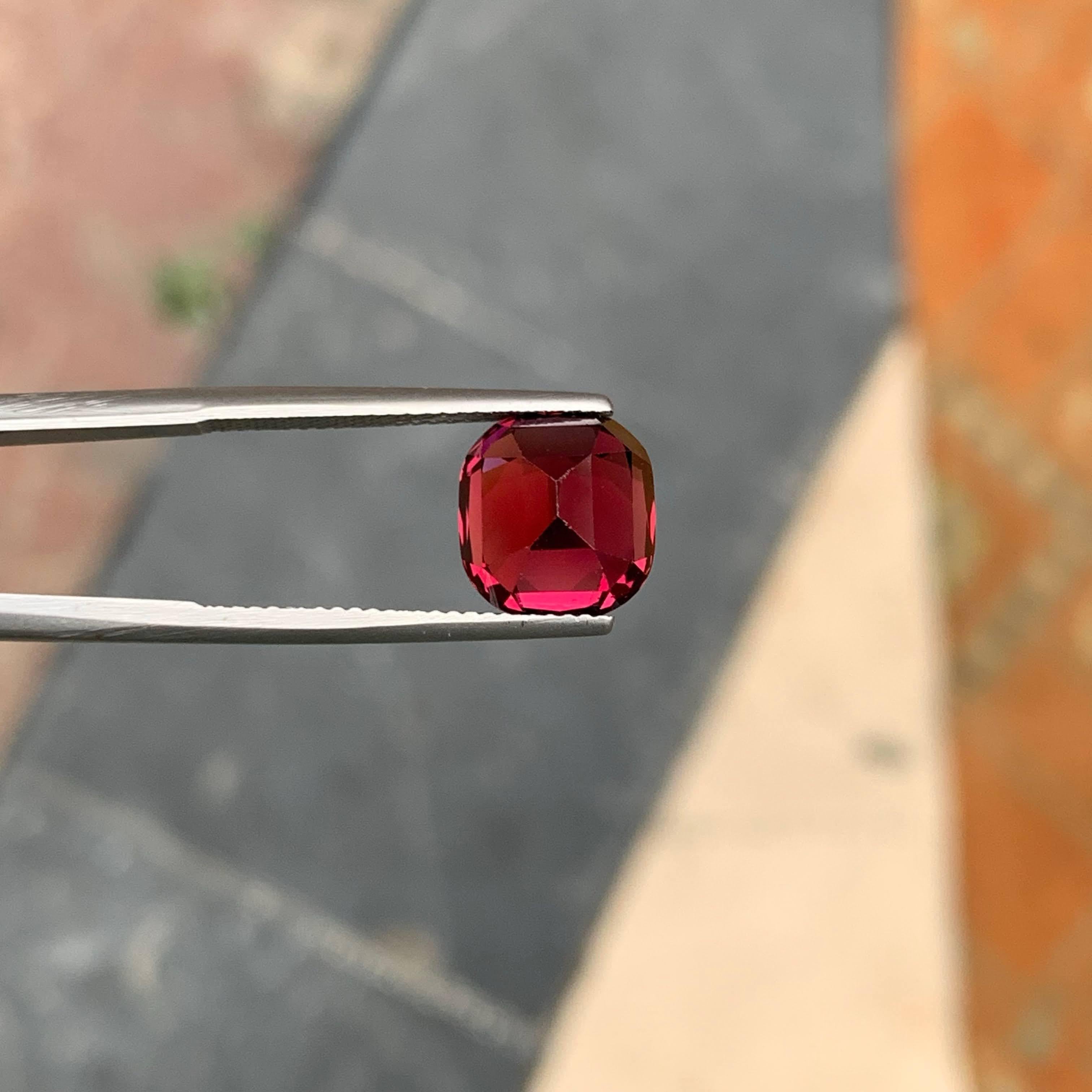 6,95 Karat natürlicher loser rötlich-rosa Granat Cushion Precision Cut tansanischer Edelstein im Angebot 1