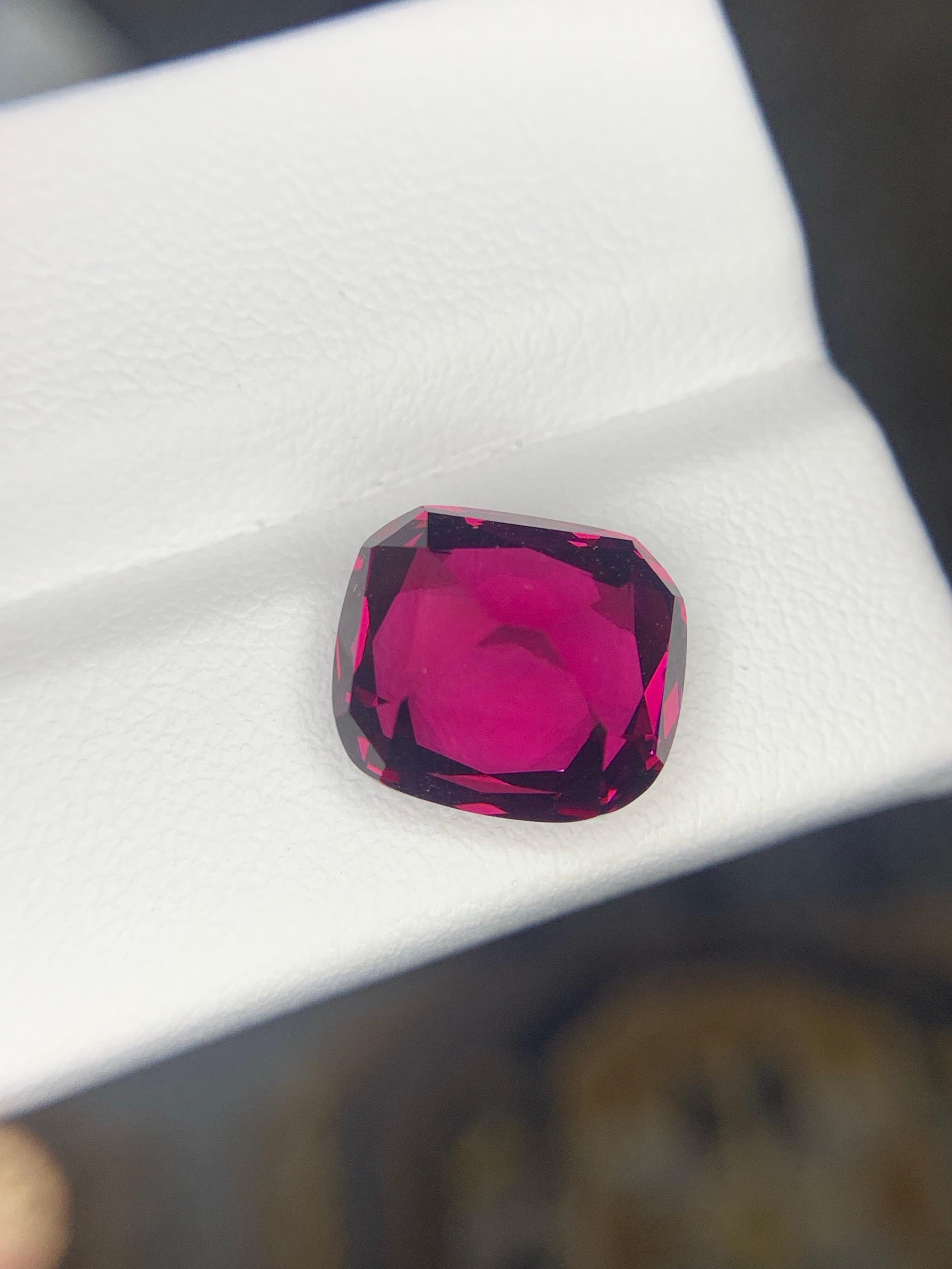 6.95 Carat Natural Loose Rhodolite Garnet Cushion Cut Gemstone From Tanzania (grenat de rhodolite en vrac, taille coussin) en vente 1