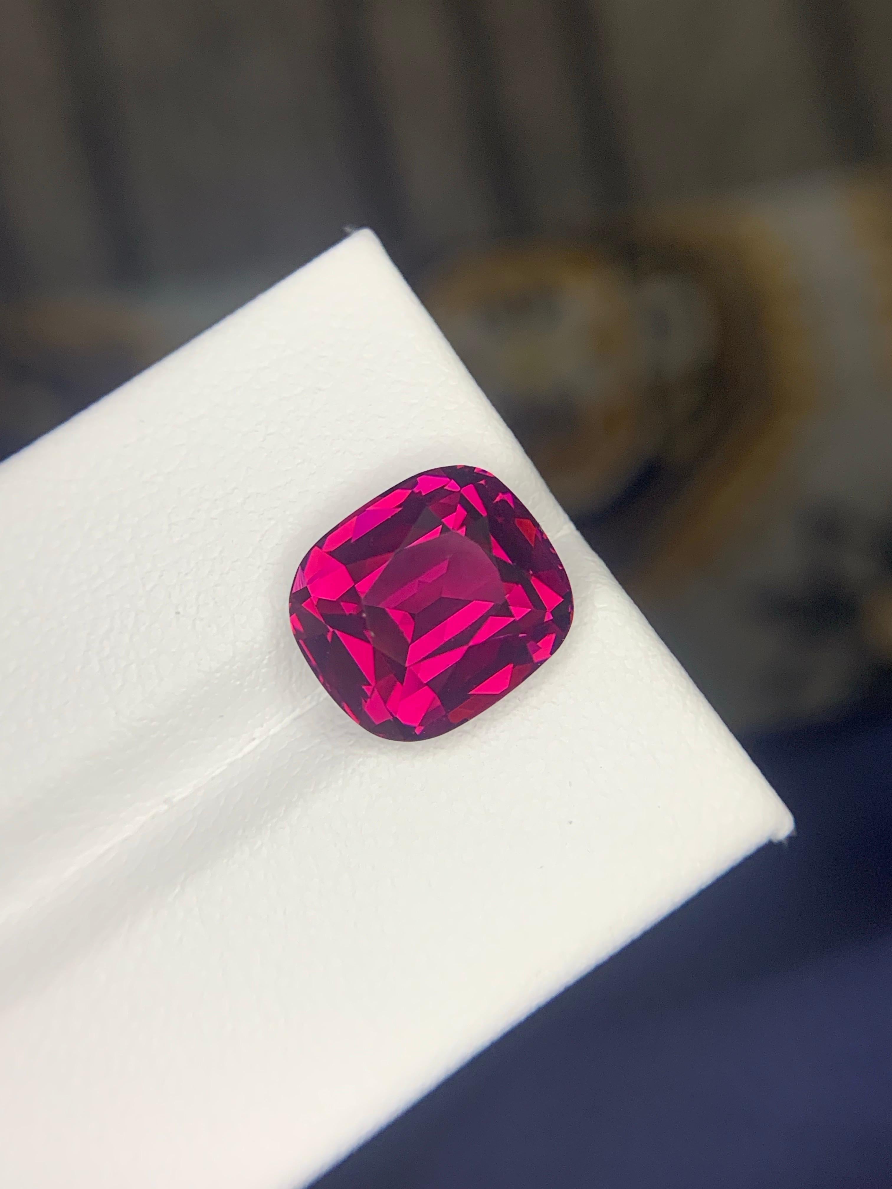 6.95 Carat Natural Loose Rhodolite Garnet Cushion Cut Gemstone From Tanzania (grenat de rhodolite en vrac, taille coussin) en vente 2