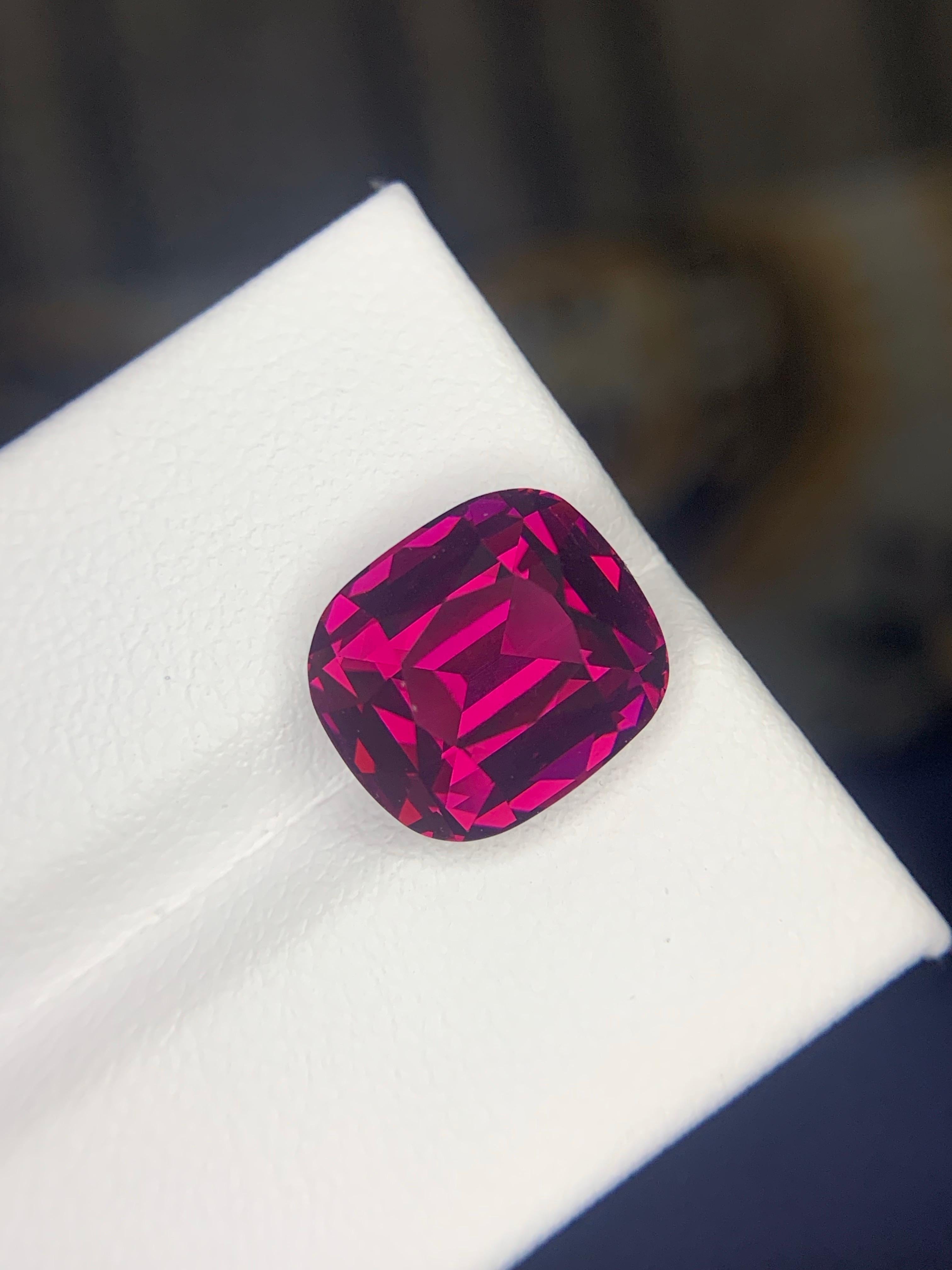 6.95 Carat Natural Loose Rhodolite Garnet Cushion Cut Gemstone From Tanzania (grenat de rhodolite en vrac, taille coussin) en vente 3