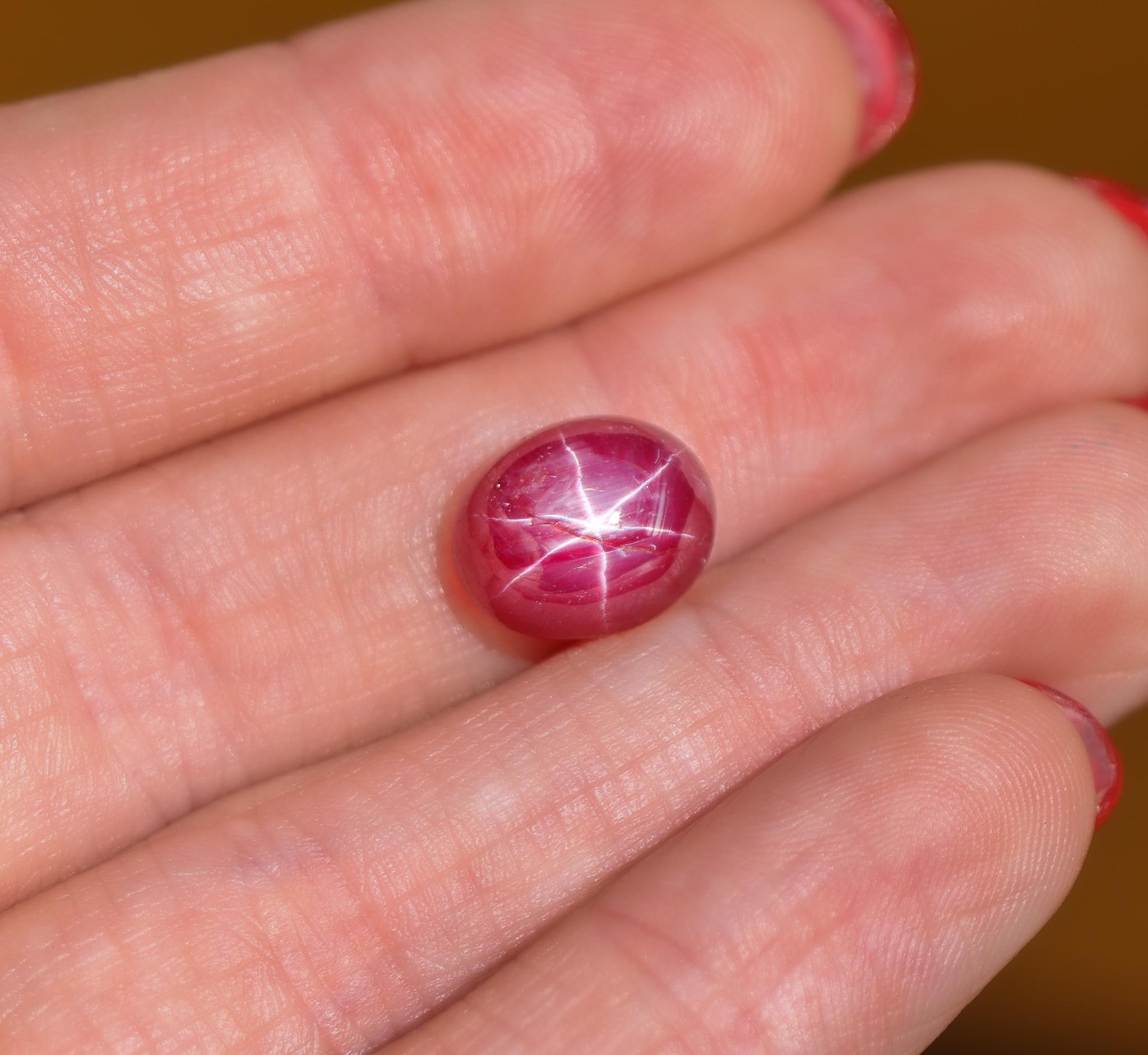6,95 Karat Star Ruby Loser Edelstein Oval 11,5 x 9,4 mm im Angebot 1