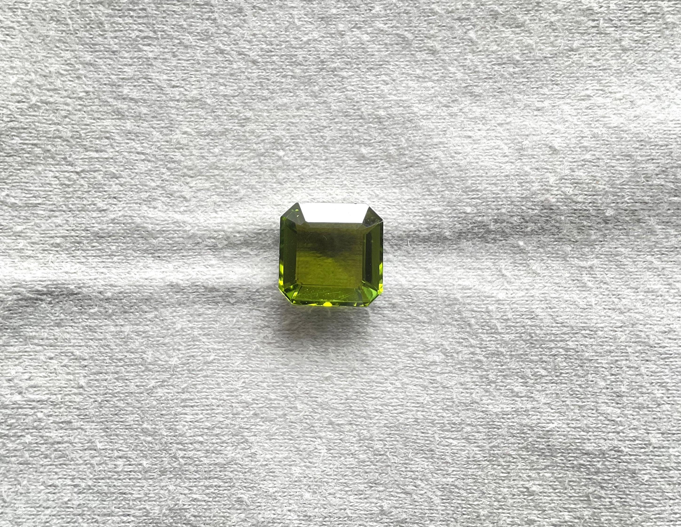 6.95 carats olive green Tourmaline octagon Faceted cut stone Natural gemstone

Gemstone - Tourmaline
Weight - 6.95 Carats
Shape - Octagon
Size -  11x11x6 MM
Pieces - 1