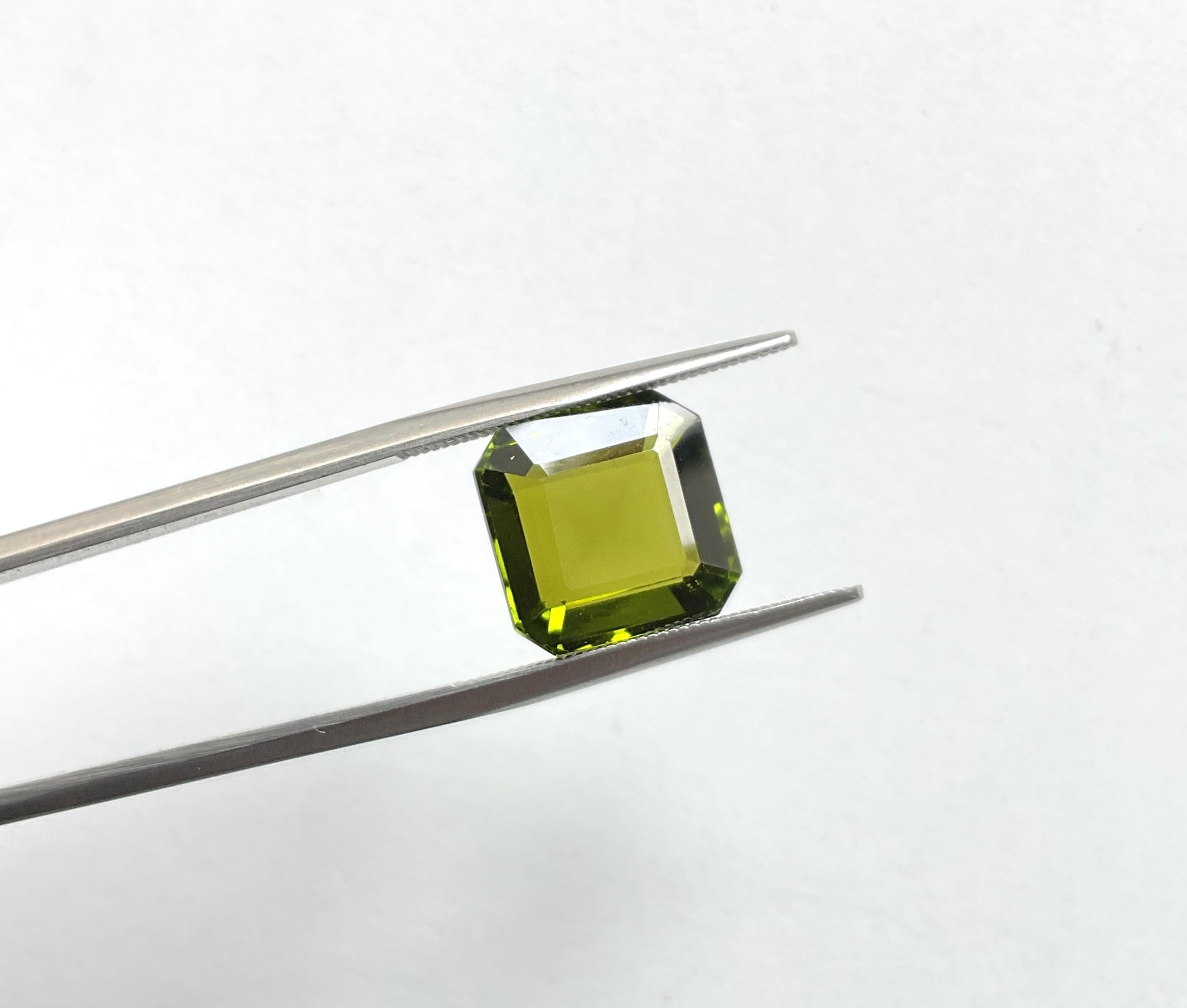 Women's or Men's 6.95 carats olive green Tourmaline octagon Faceted cut stone Natural gemstone For Sale