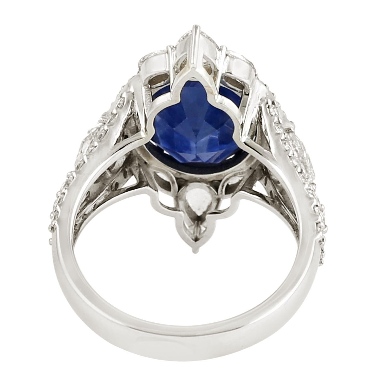 Taille mixte 6.95 ct Oval Cut Ceylon Blue Sapphire Ring With Diamonds Made In 18k White Gold en vente