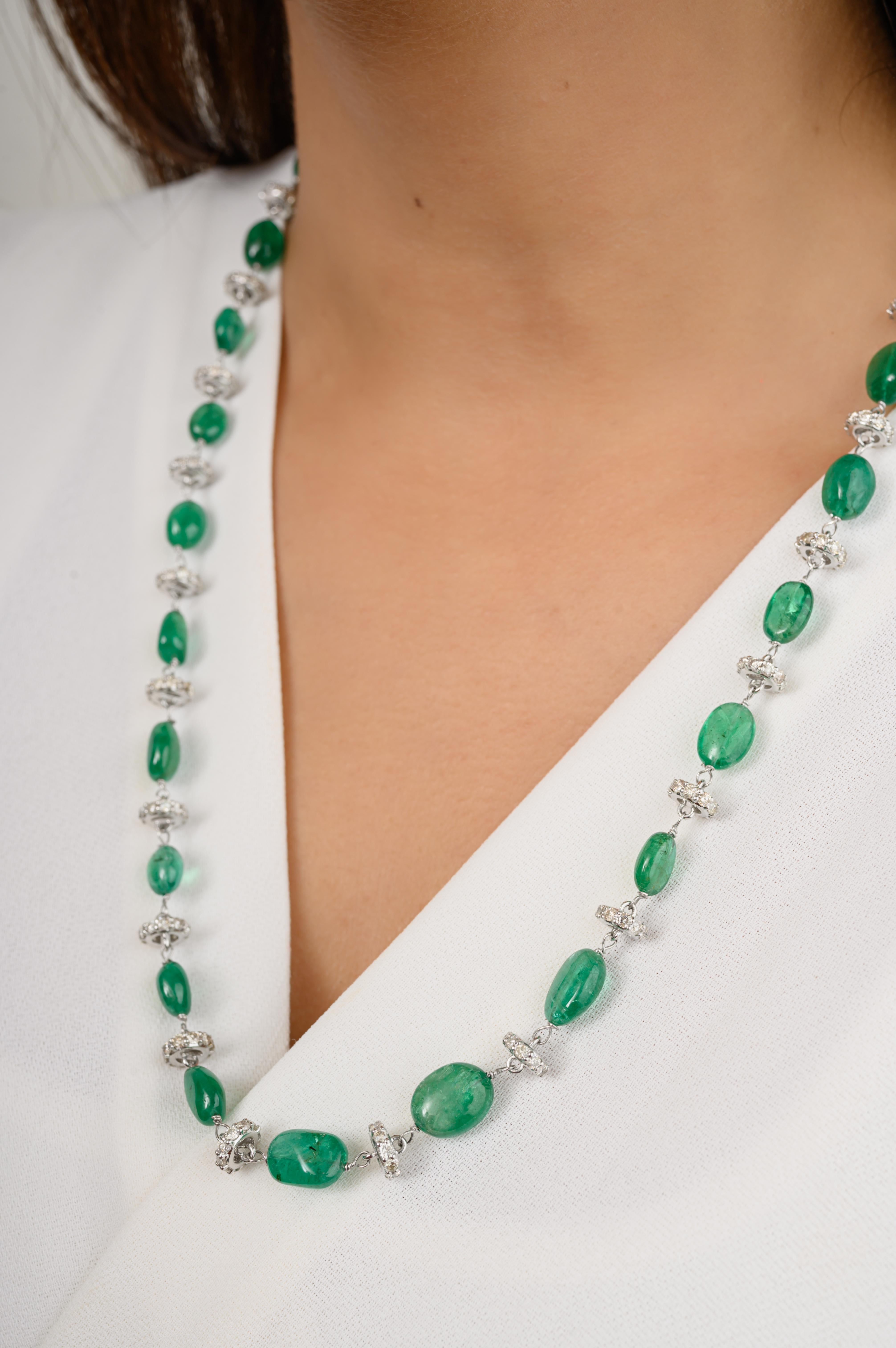 Perlina 69,55 CTW Tumble Emerald Collana di perline con diamanti in oro bianco massiccio 18k in vendita