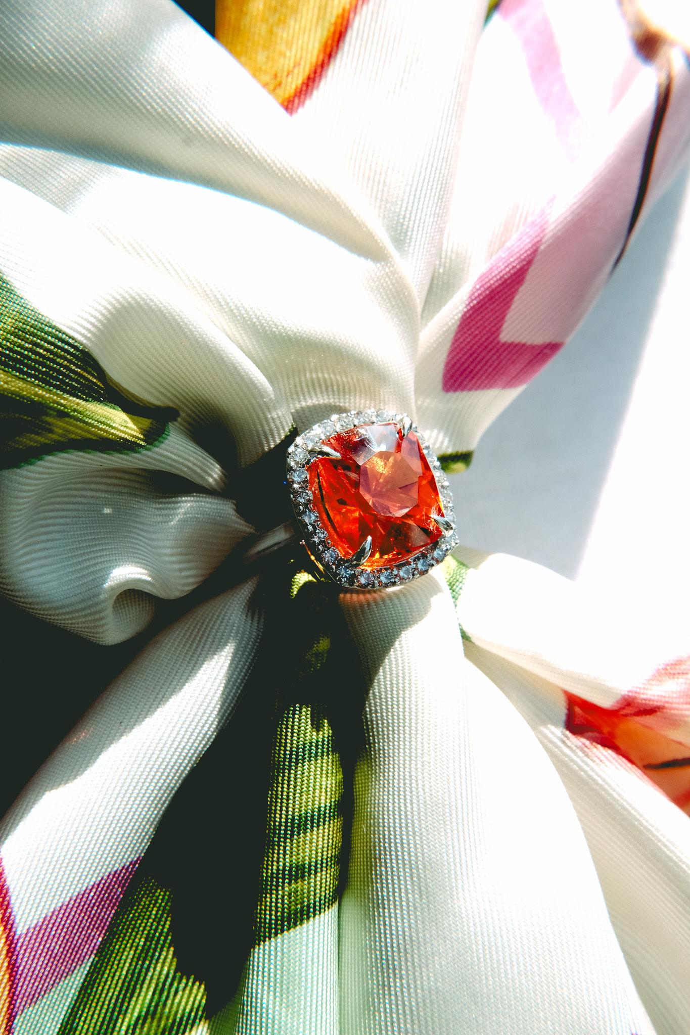 Anello con granato mandarino da 6,95 carati e diamante da 0,46 carati - taglio radiante - oro 18KT - certificato GIA in vendita 4