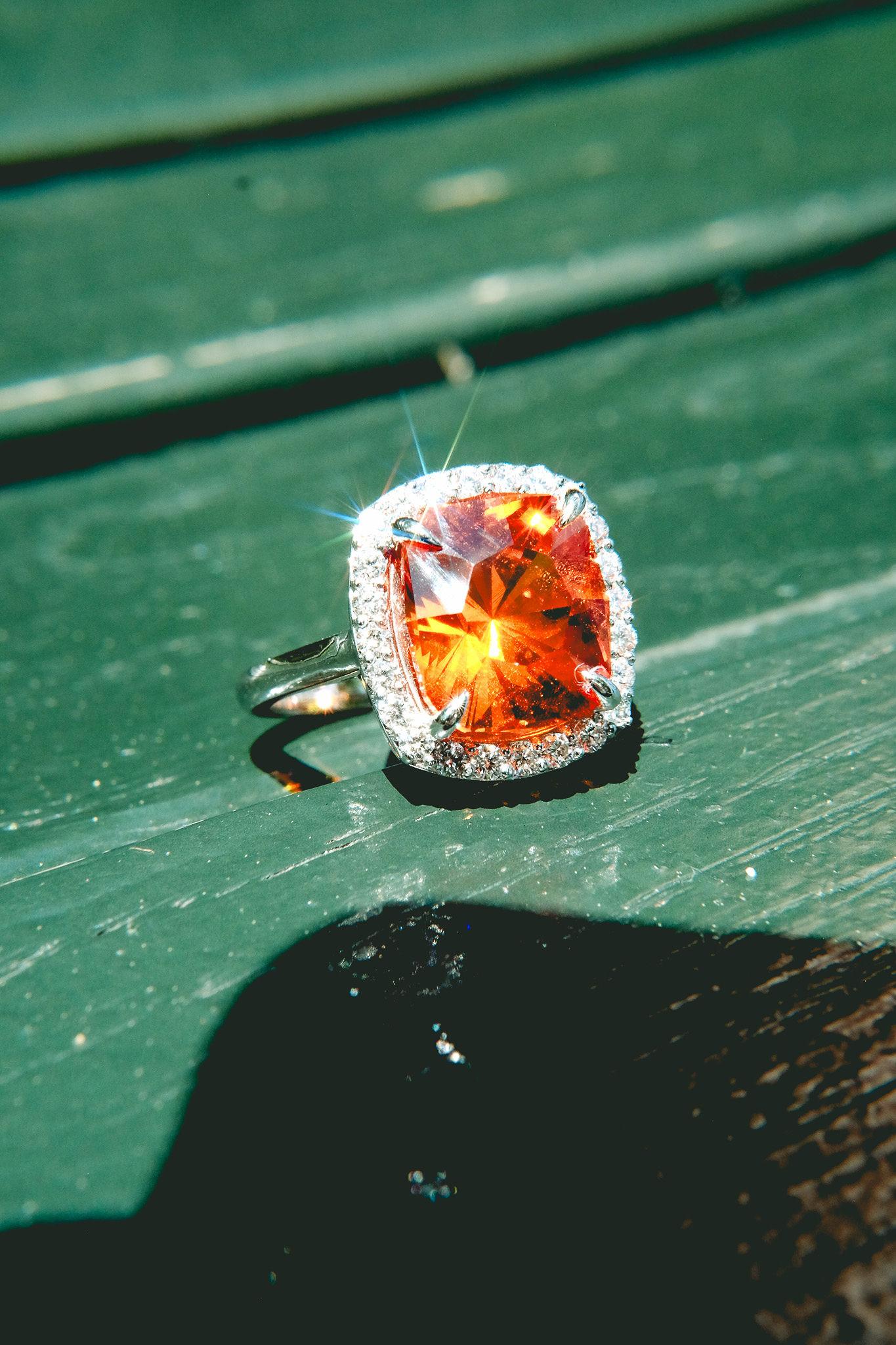 Anello con granato mandarino da 6,95 carati e diamante da 0,46 carati - taglio radiante - oro 18KT - certificato GIA in vendita 6