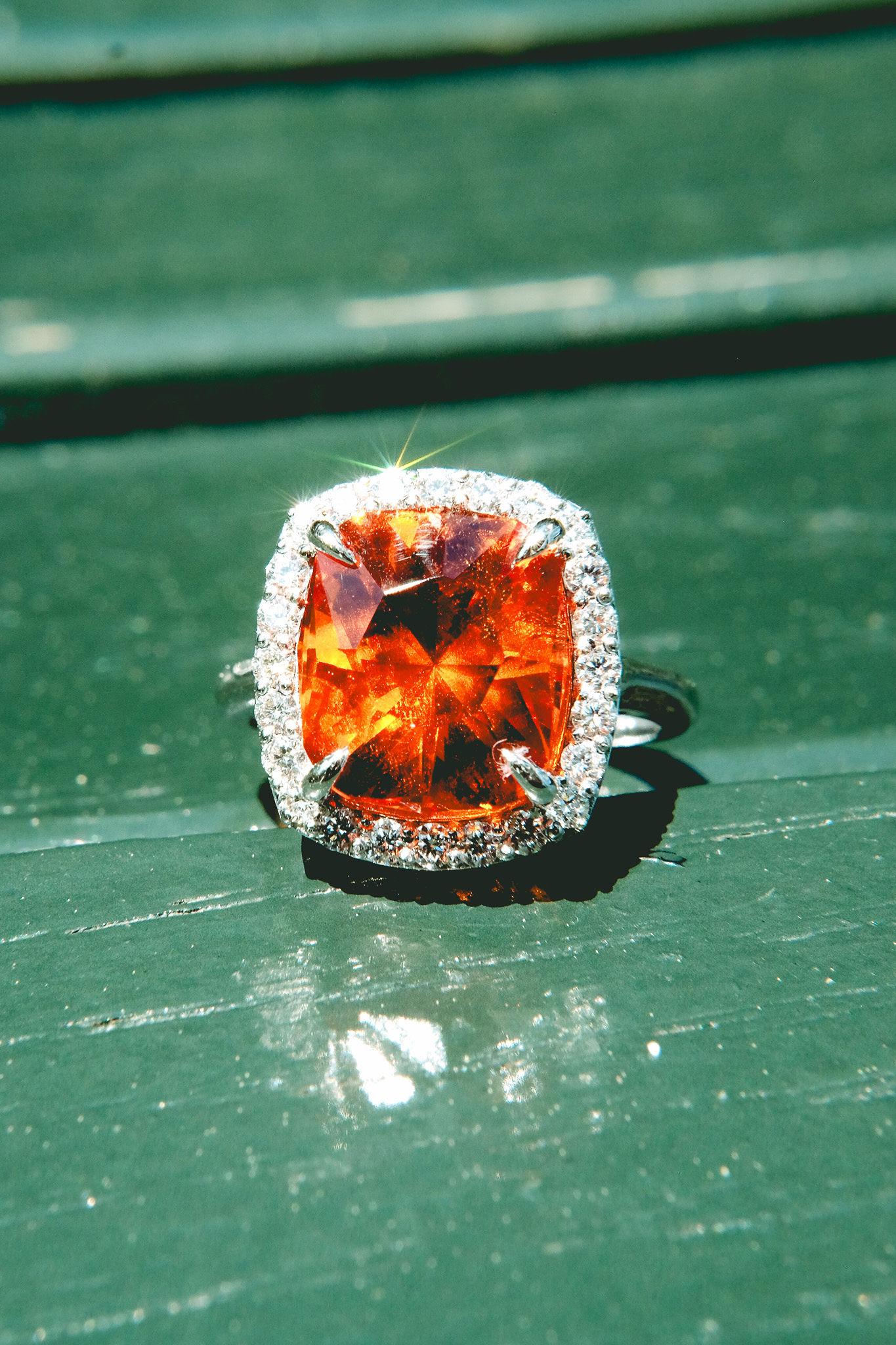 Anello con granato mandarino da 6,95 carati e diamante da 0,46 carati - taglio radiante - oro 18KT - certificato GIA in vendita 7