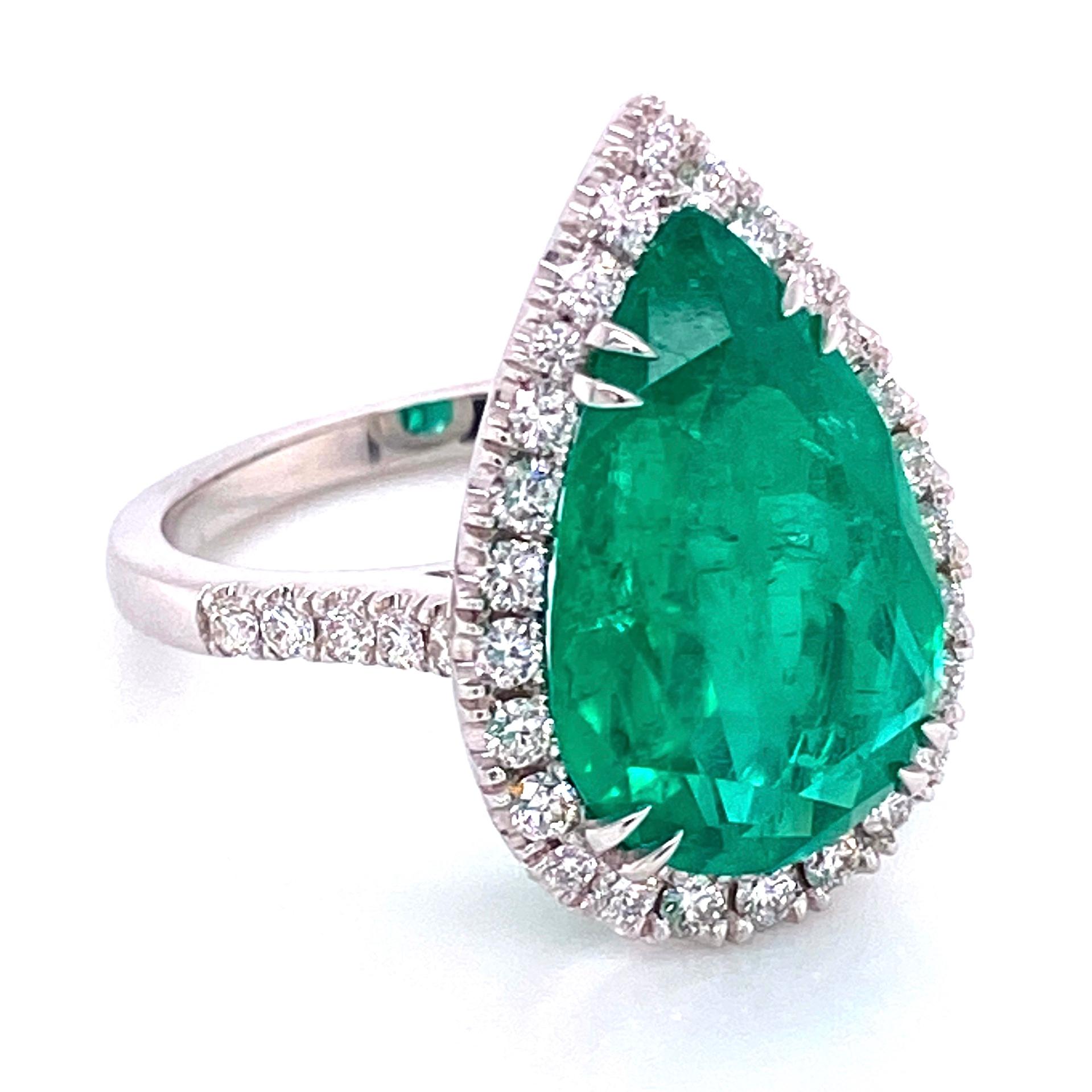 Modern 6.96 Carat Pear Shaped Emerald and Diamond Ring Estate Fine Jewelry For Sale