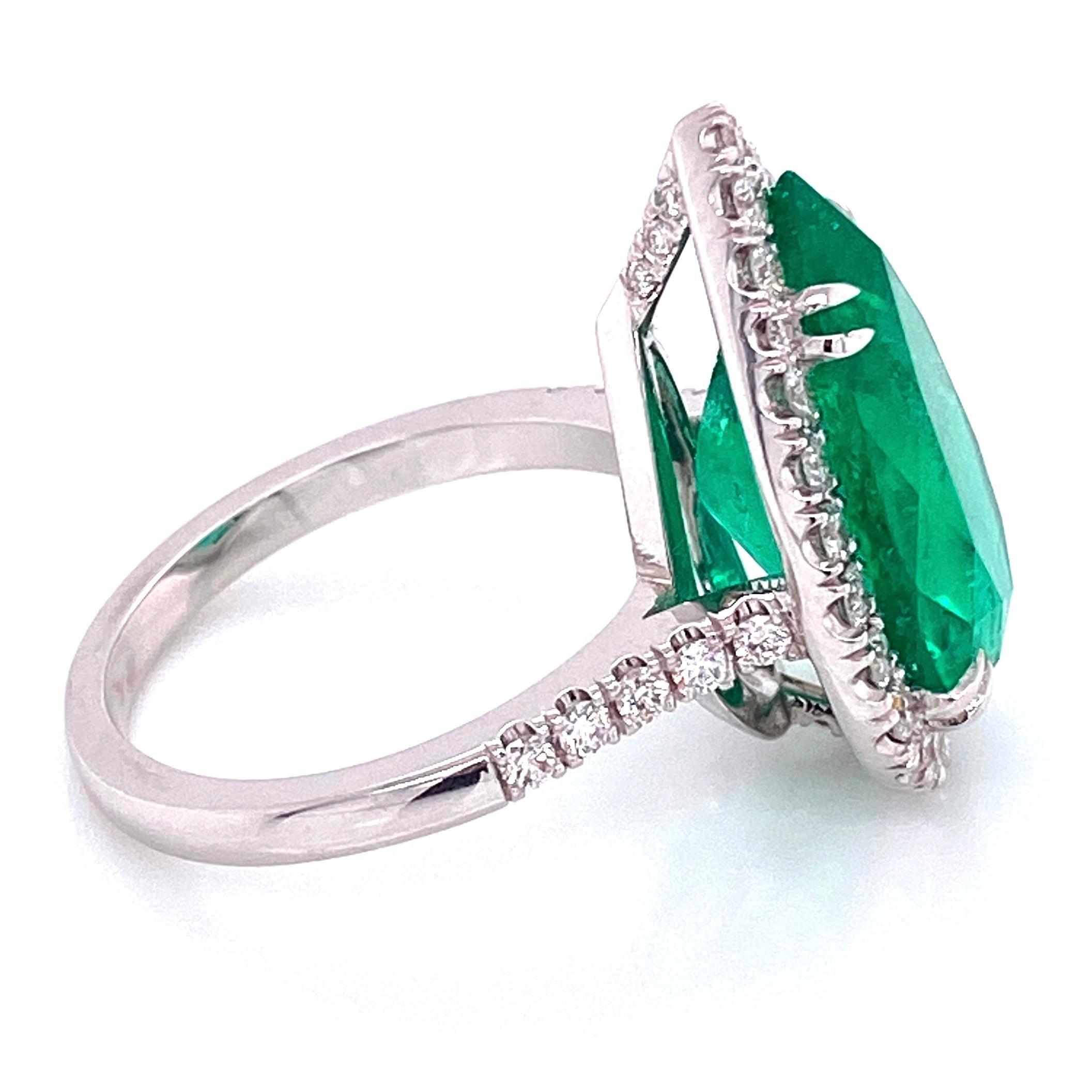 Women's 6.96 Carat Pear Shaped Emerald and Diamond Ring Estate Fine Jewelry For Sale