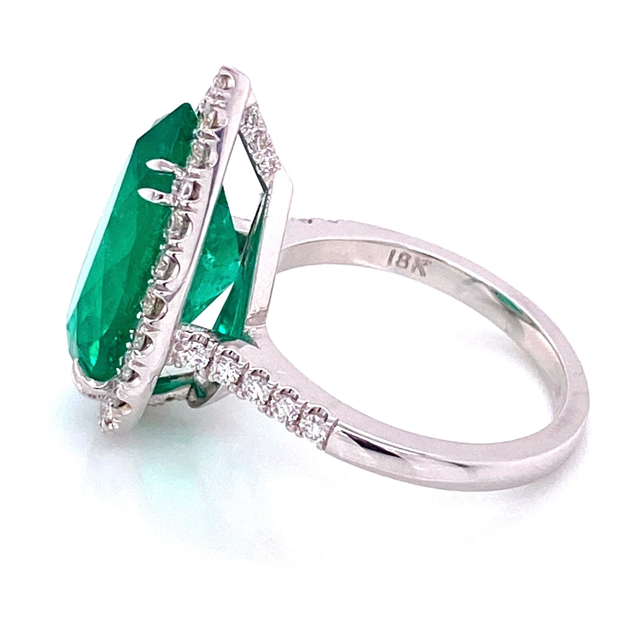 6.96 Carat Pear Shaped Emerald and Diamond Ring Estate Fine Jewelry For Sale 2