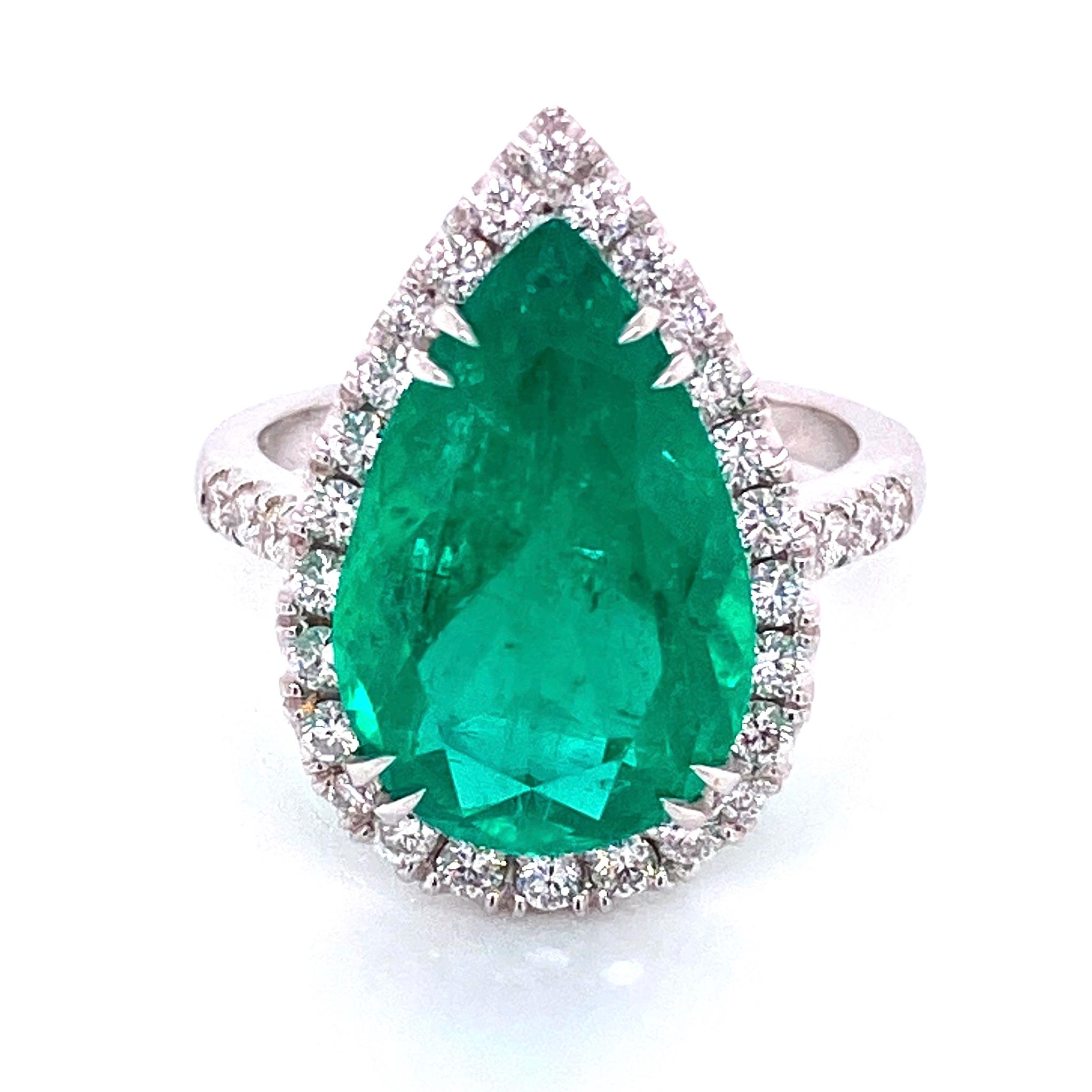6.96 Carat Pear Shaped Emerald and Diamond Ring Estate Fine Jewelry For Sale 3