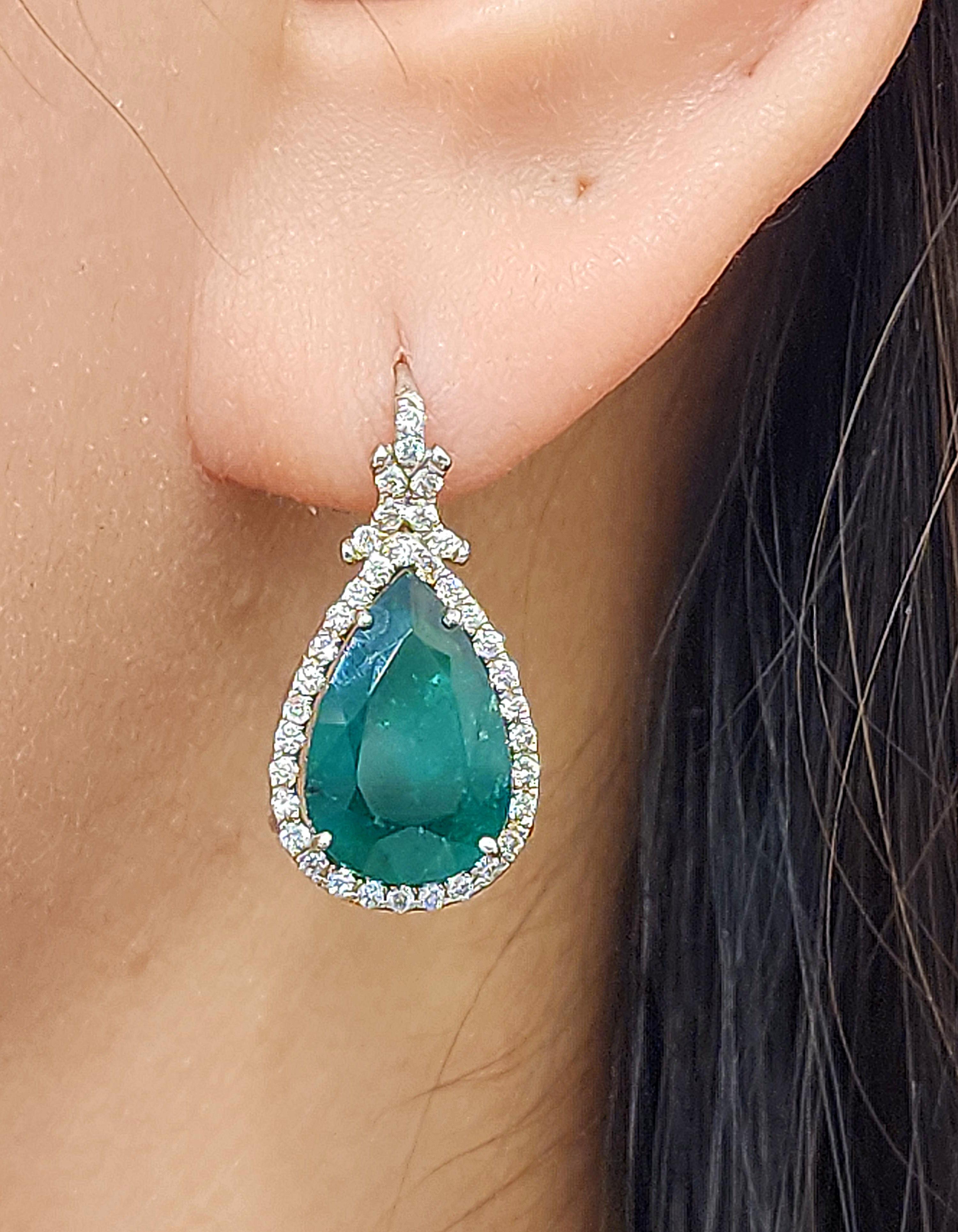 pear shaped emerald earrings
