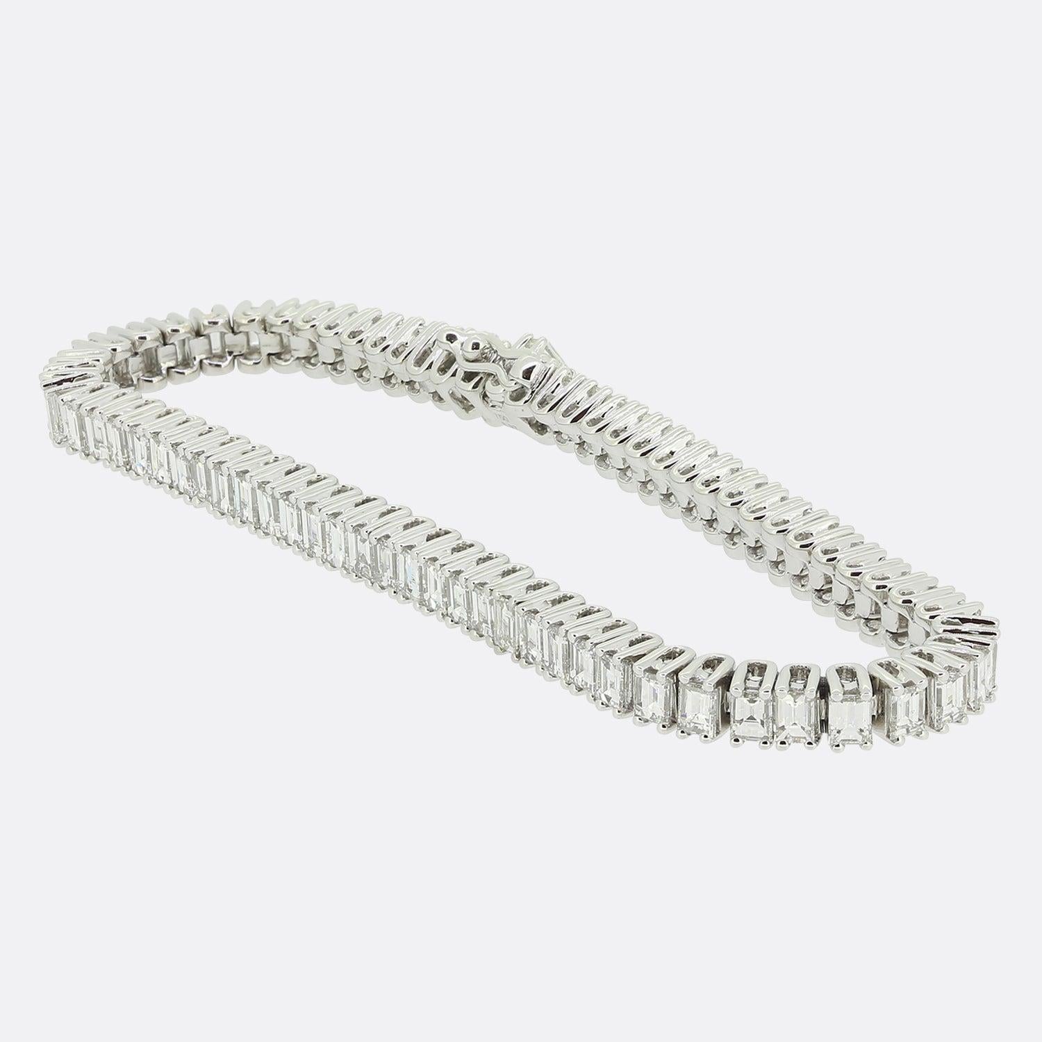 Taille baguette Bracelet de diamants taille baguette de 6,97 carats en vente