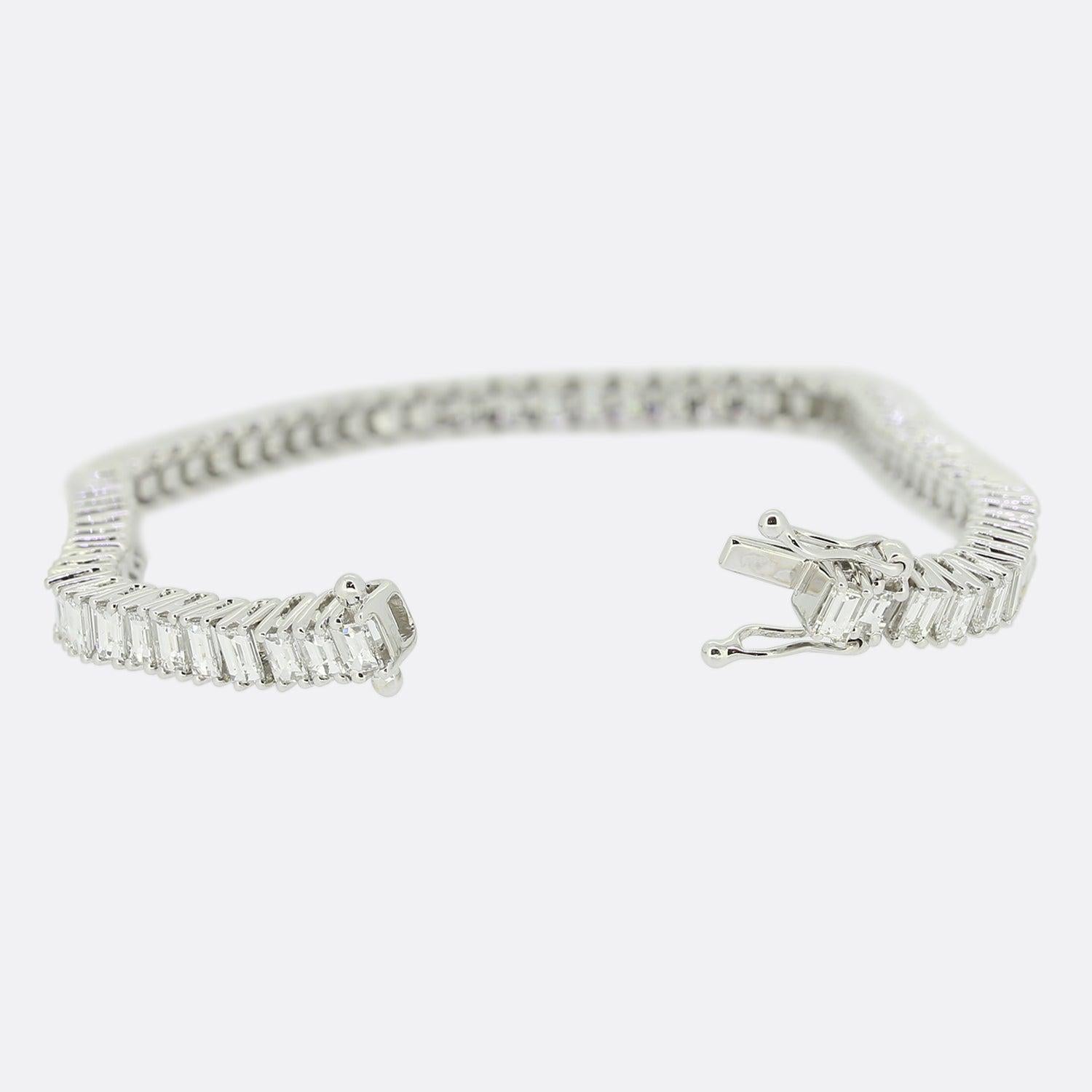 Bracelet de diamants taille baguette de 6,97 carats Bon état - En vente à London, GB